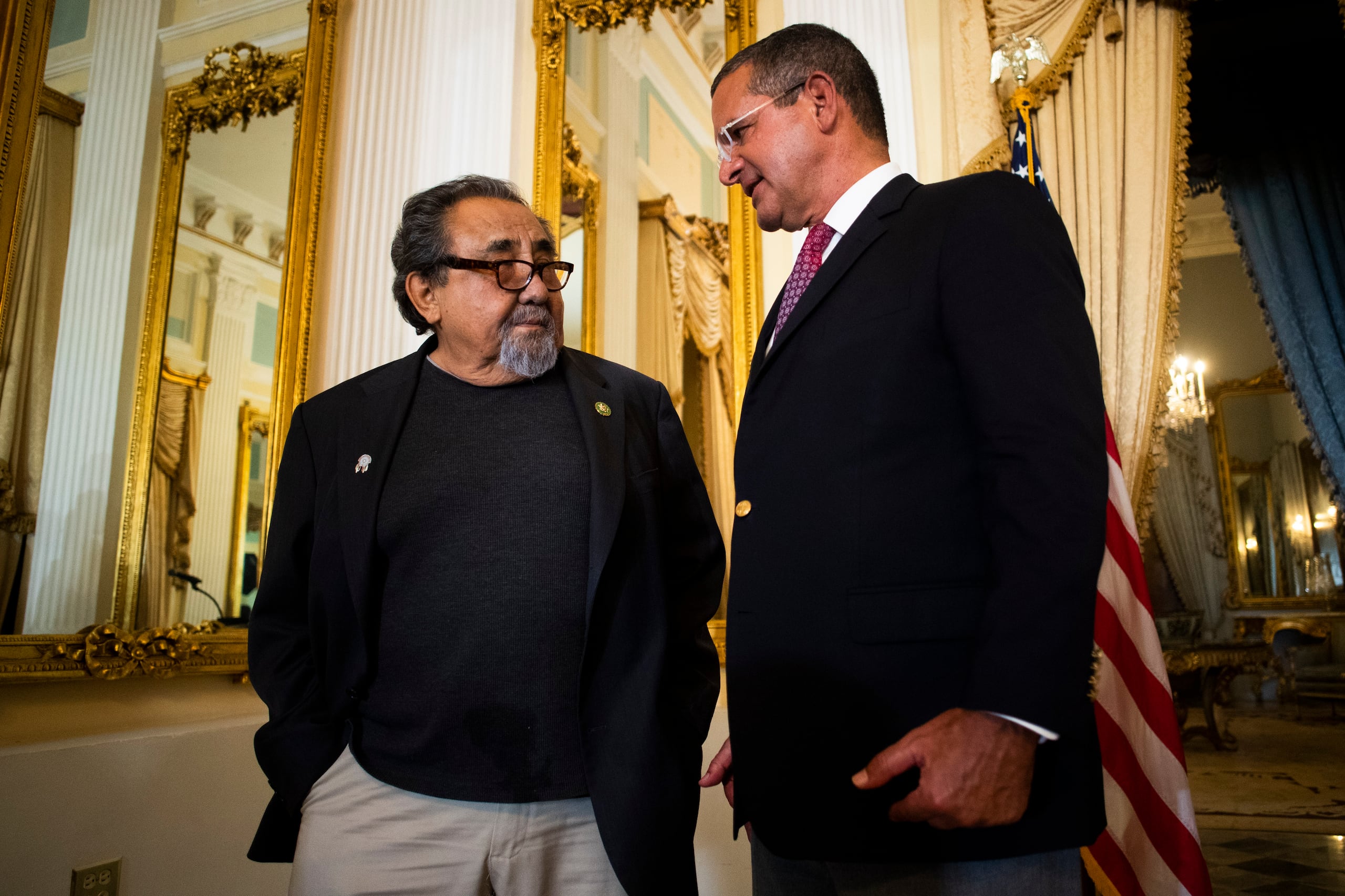 El congresista Raúl M. Grijalva se reunió con el gobernador Pedro Pierluisi en Fortaleza para discutir avances en la asignación para el fondo de Energía y Resiliencia.