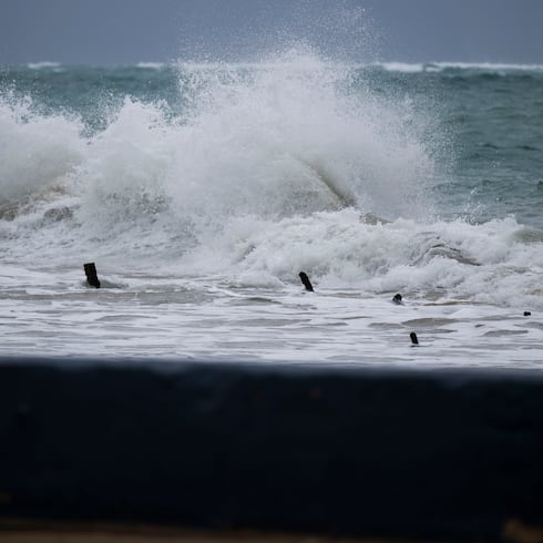 FOTOS: Fuerte oleaje azota las costas de Puerto Rico