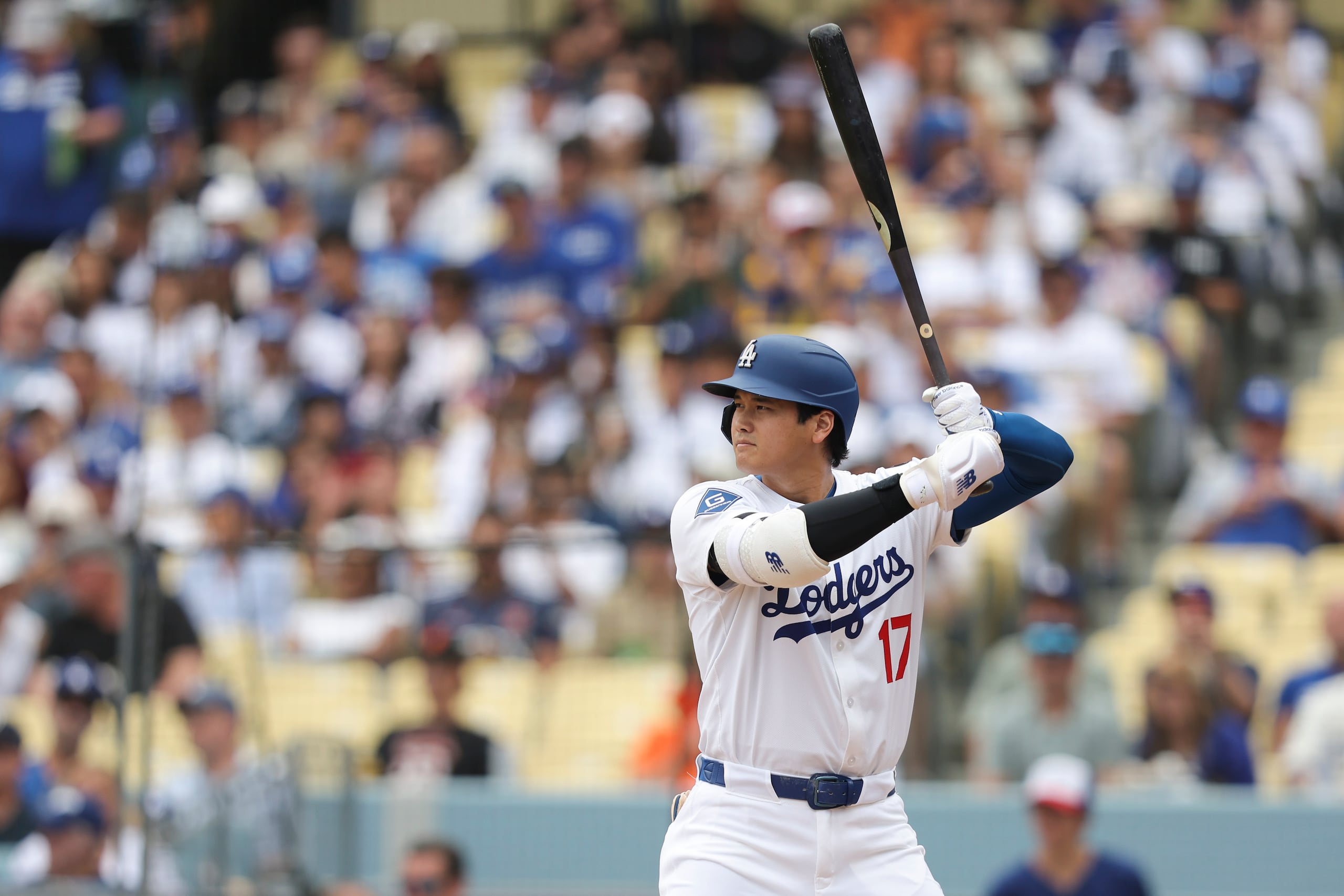 Shohei Ohtani se convirtió este año en el primer jugador de las Grandes Ligas en batear 50 cuadrangulares y robar 50 bases.
