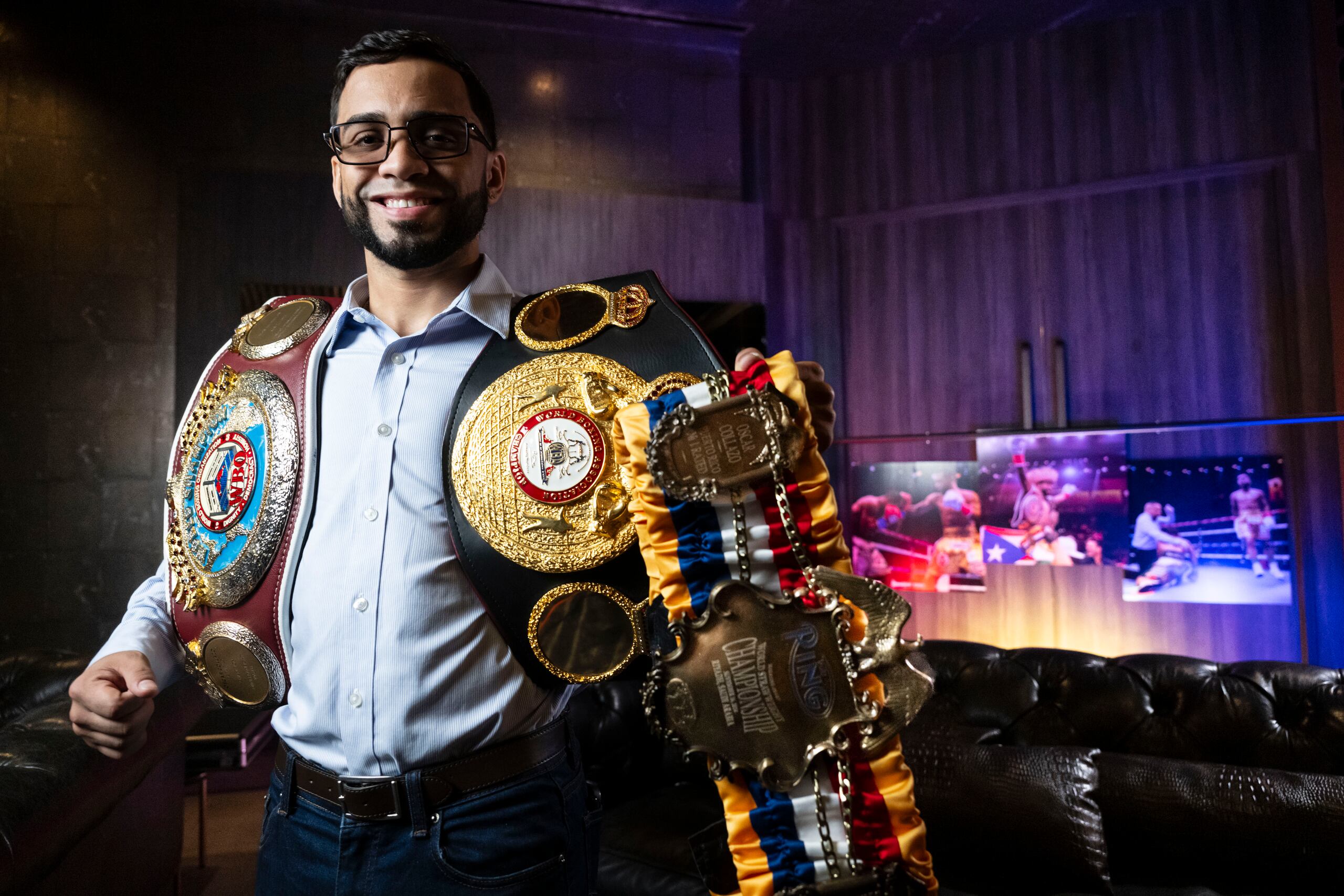 Oscar Collazo es campeón del peso mosca de la AMB, OMB y de la revista Ring.