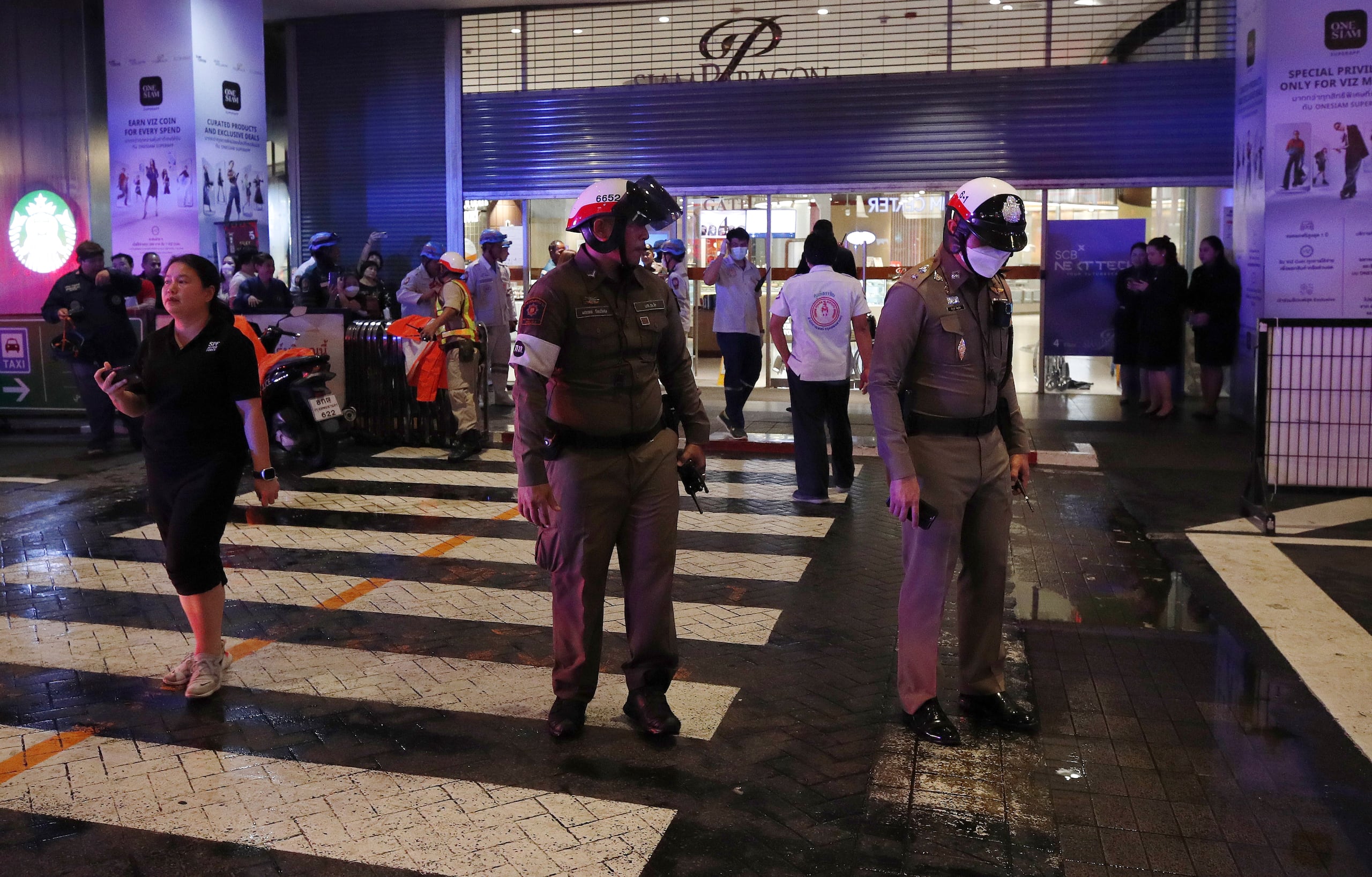 Entrada al centro comercial Siam Paragon, en Bangkok. (EFE/ Rungroj Yongrit)