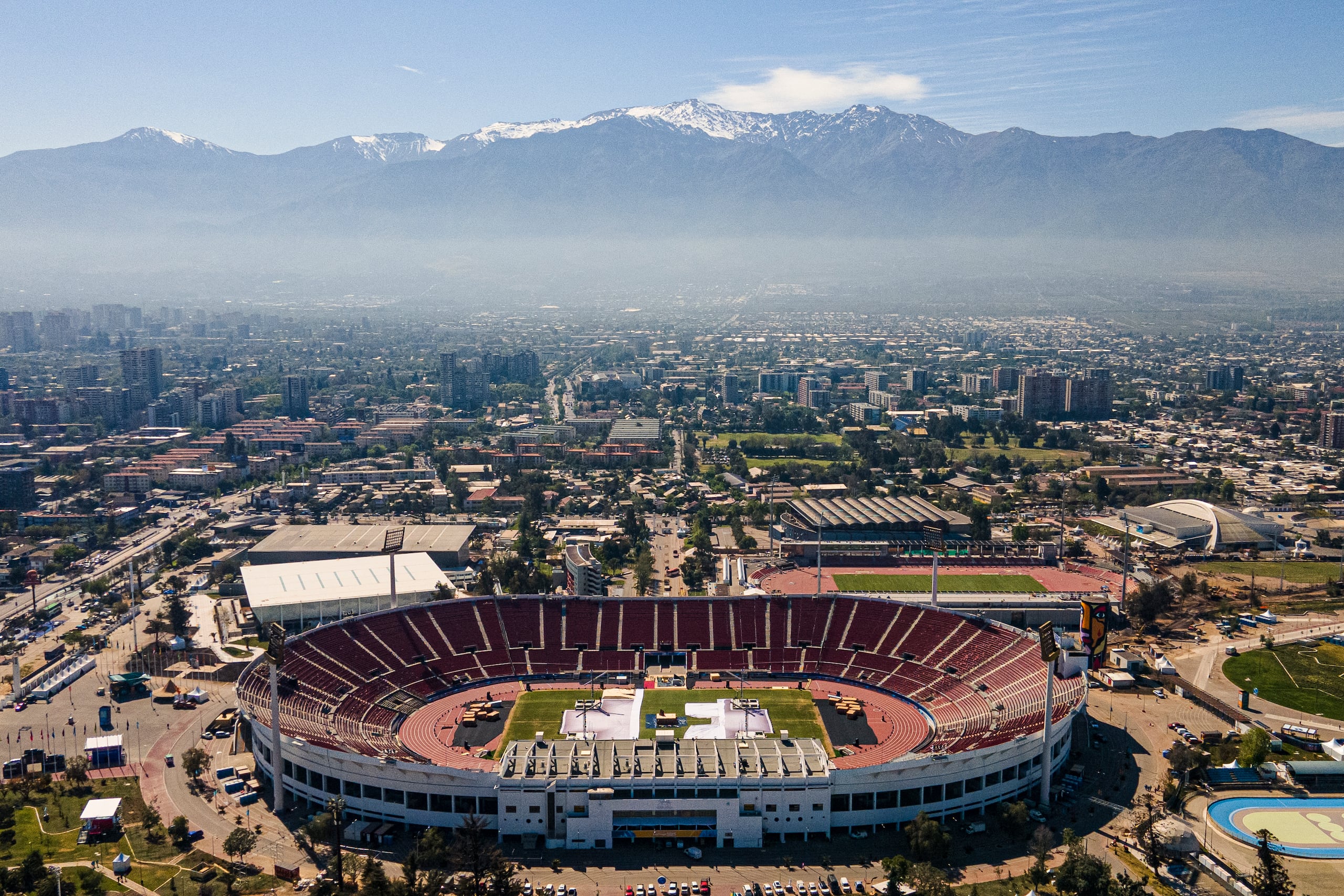 Vista del Estadio Nacional de Santiago en la antesala de los Juegos Panamericanos de Chile.