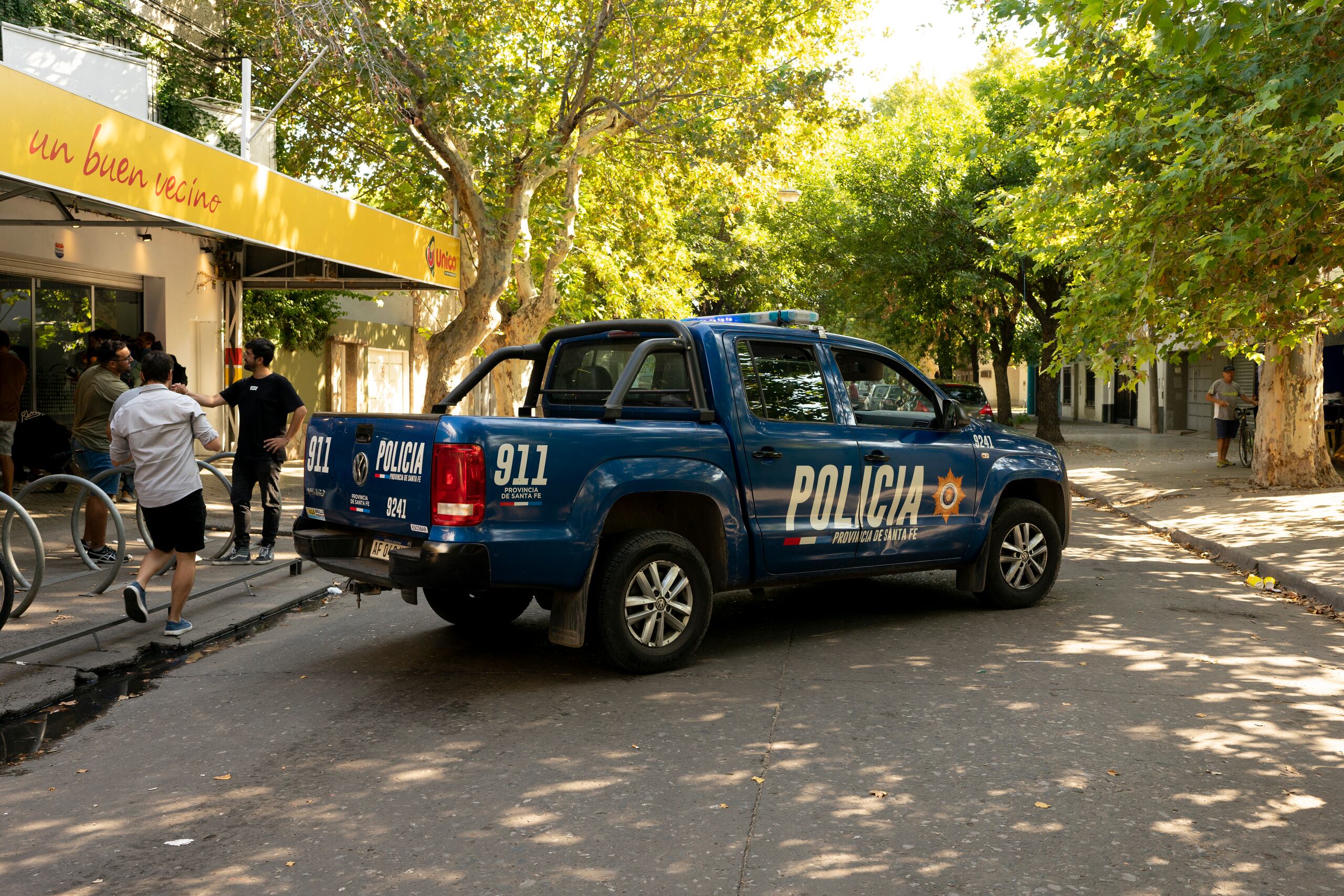 La Policía de Buenos Aires sospecha que el ladrón que logró escapar, también resultó herido por los disparos que le hizo la agente a la que intentaron asaltar.
