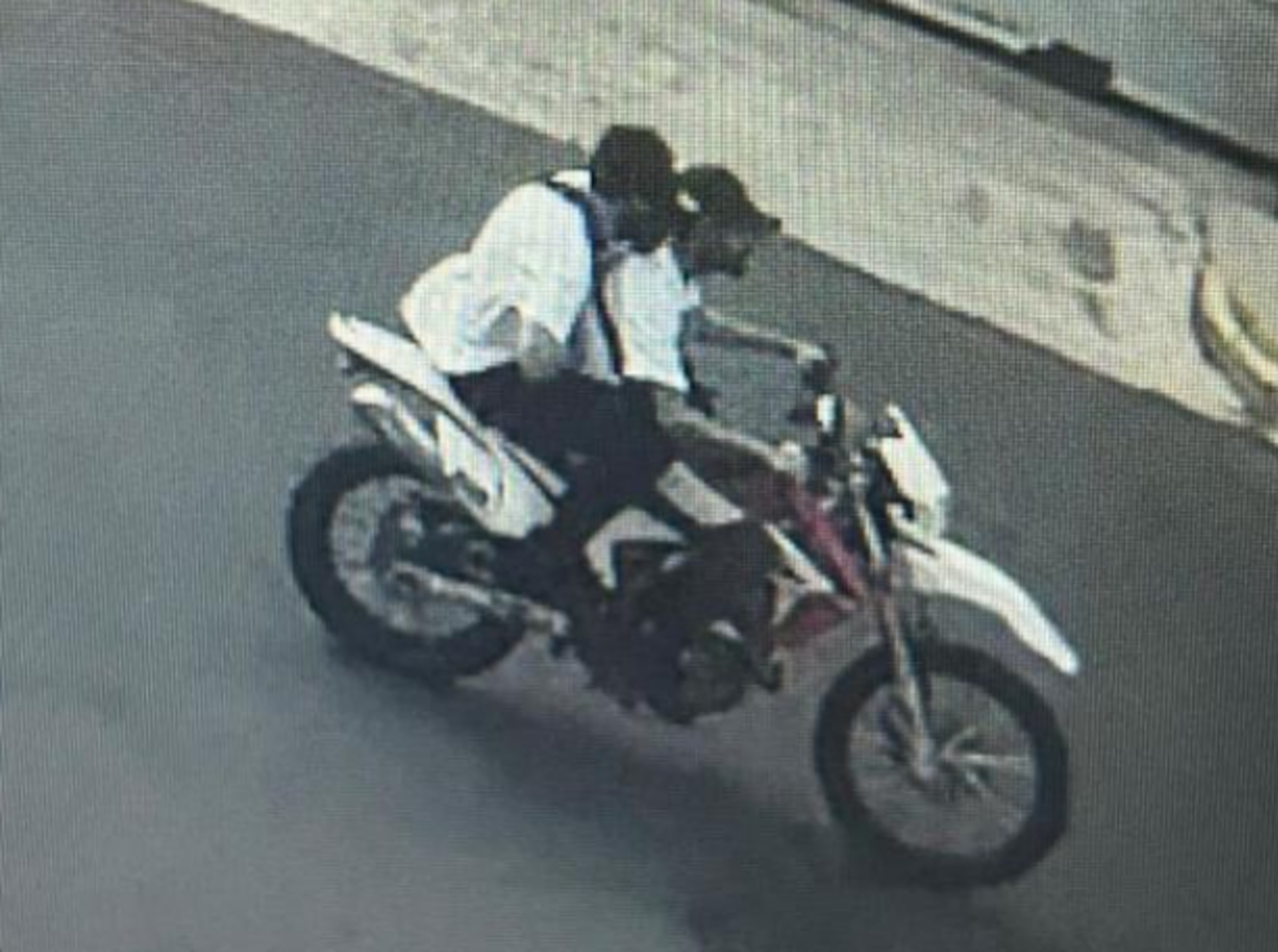 La Policía difundió una foto de los sospechosos de asesinar a un capitán de embarcaciones de lujo en Santurce.