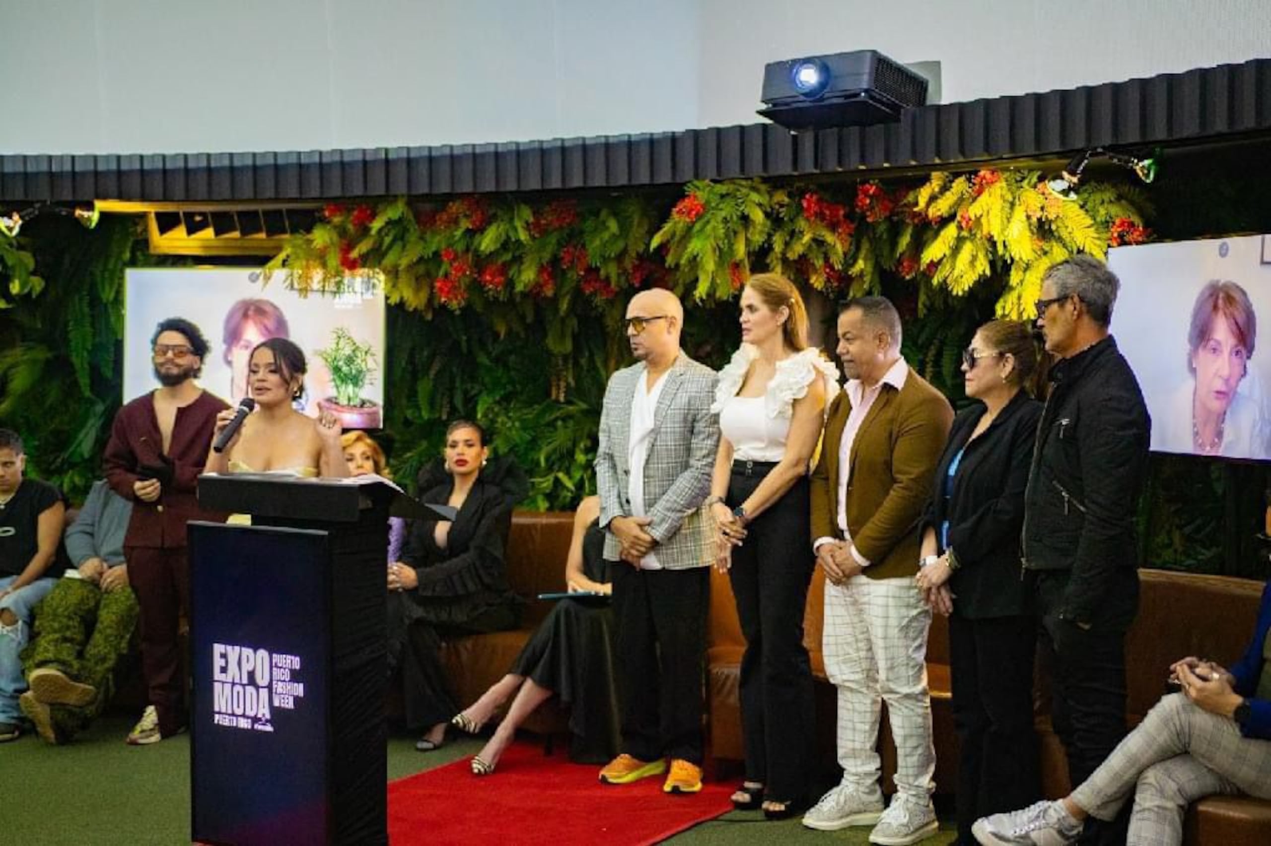 Zuleika Zayas, presidenta de la Asociación de la Industria de la Moda, de Expo Moda y del PRFW, habla en conferencia de prensa desde el Parque de las Ciencias en Bayamón.