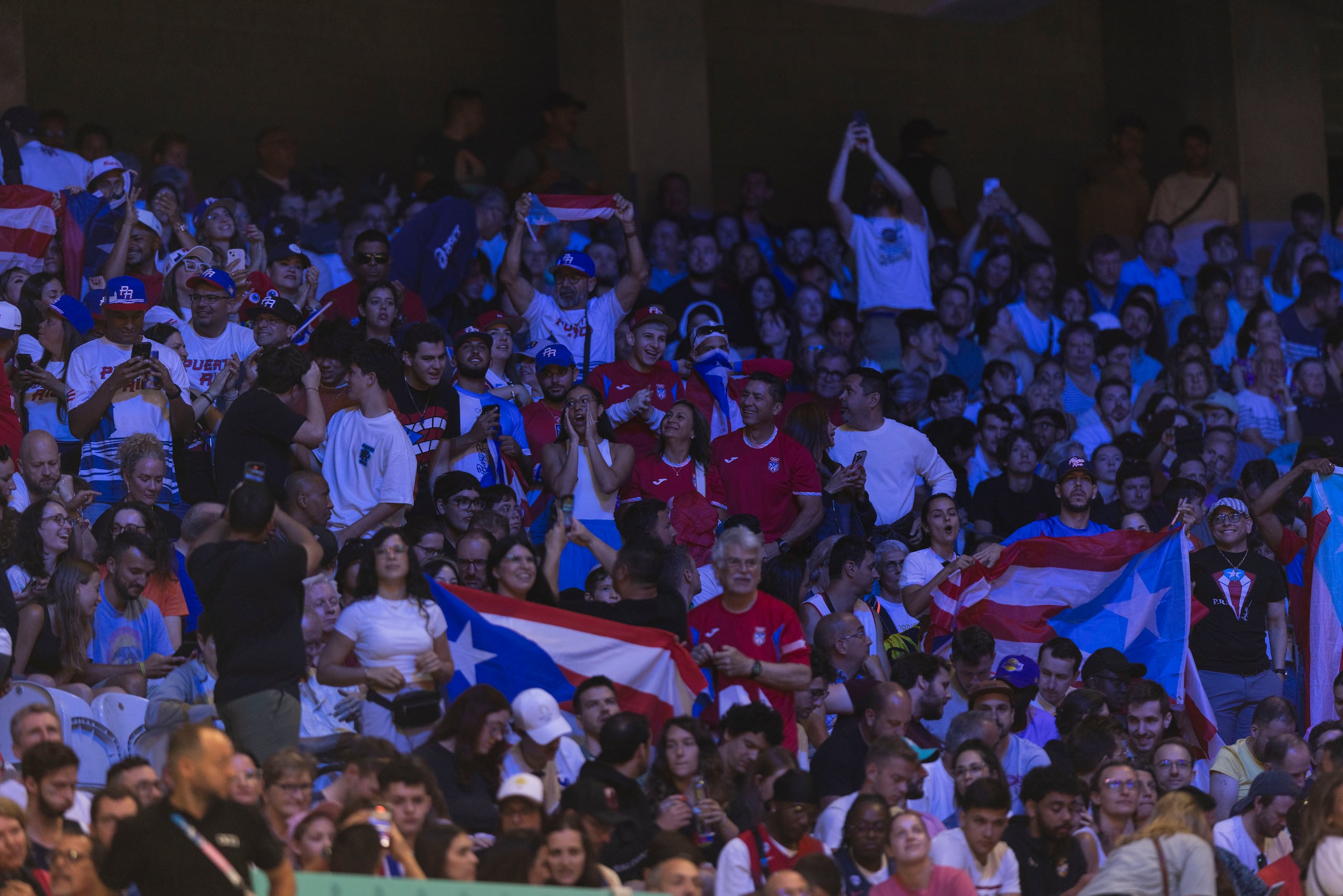 El regreso del Equipo Nacional de Baloncesto a un torneo olímpico ha movido a muchos boricuas a viajar a la sede olímpica para alentar a sus jugadores.