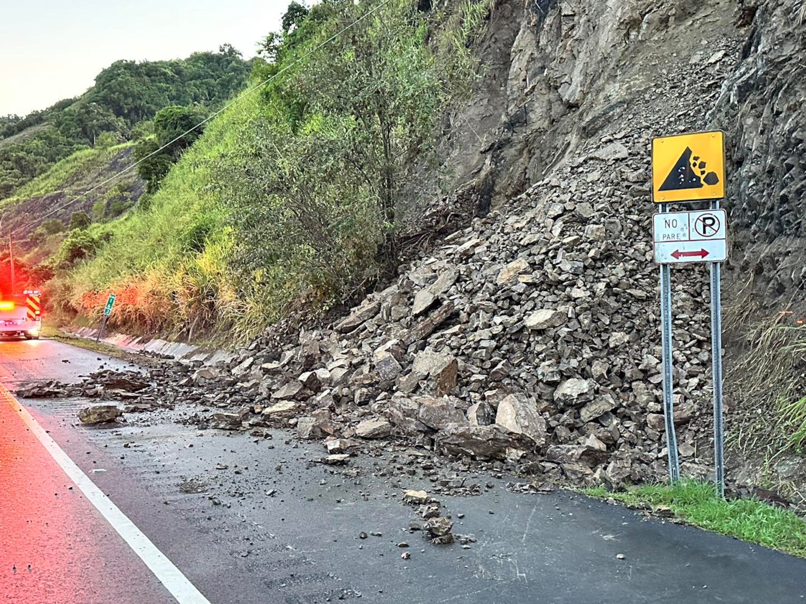 Correa indicó que debido a lo saturado que se encuentran los suelos, se esperan inundaciones repentinas y la posibilidad de deslizamientos.