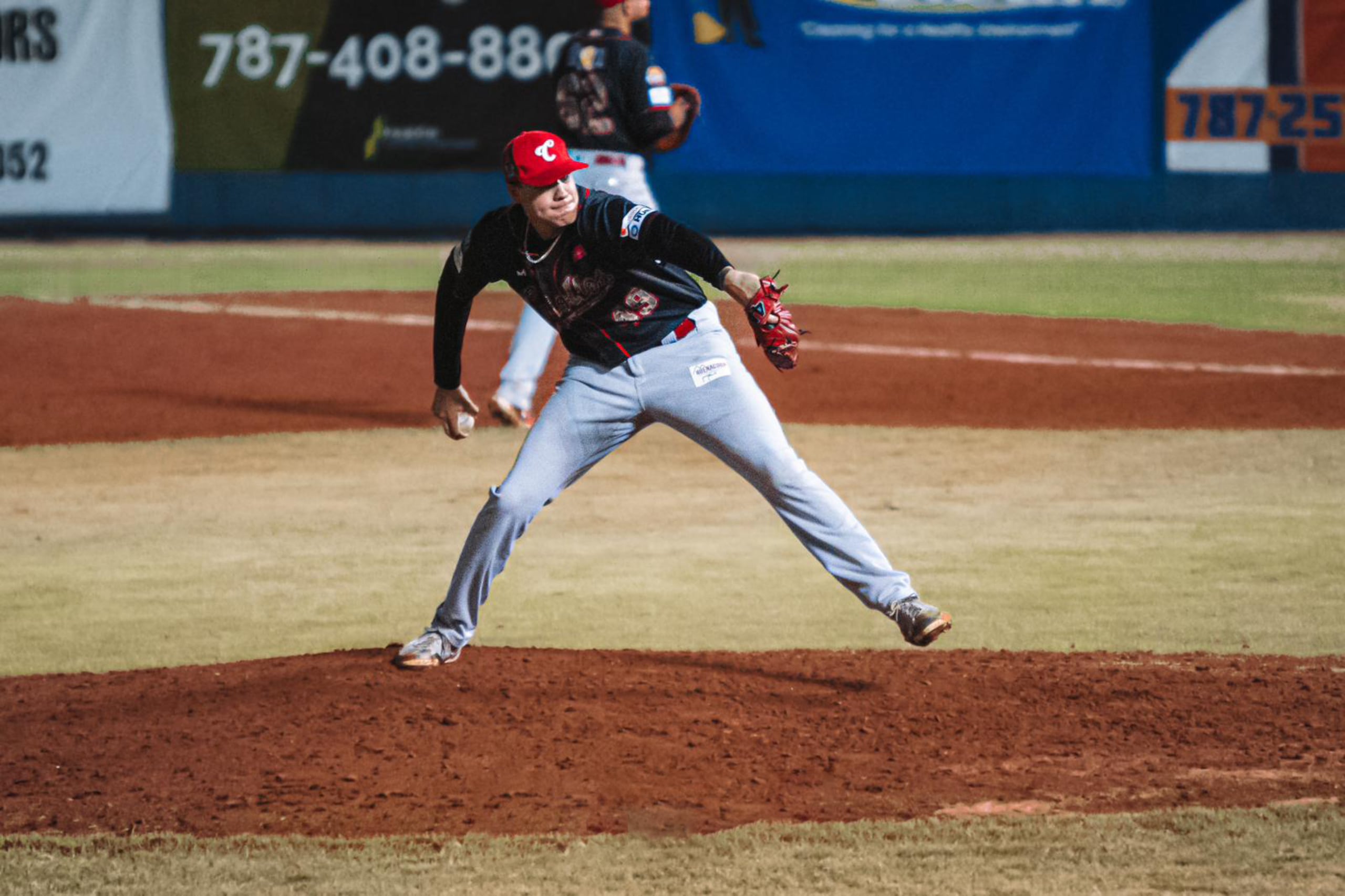 Yacksel Ríos en uniforme de los Criollos de Caguas.