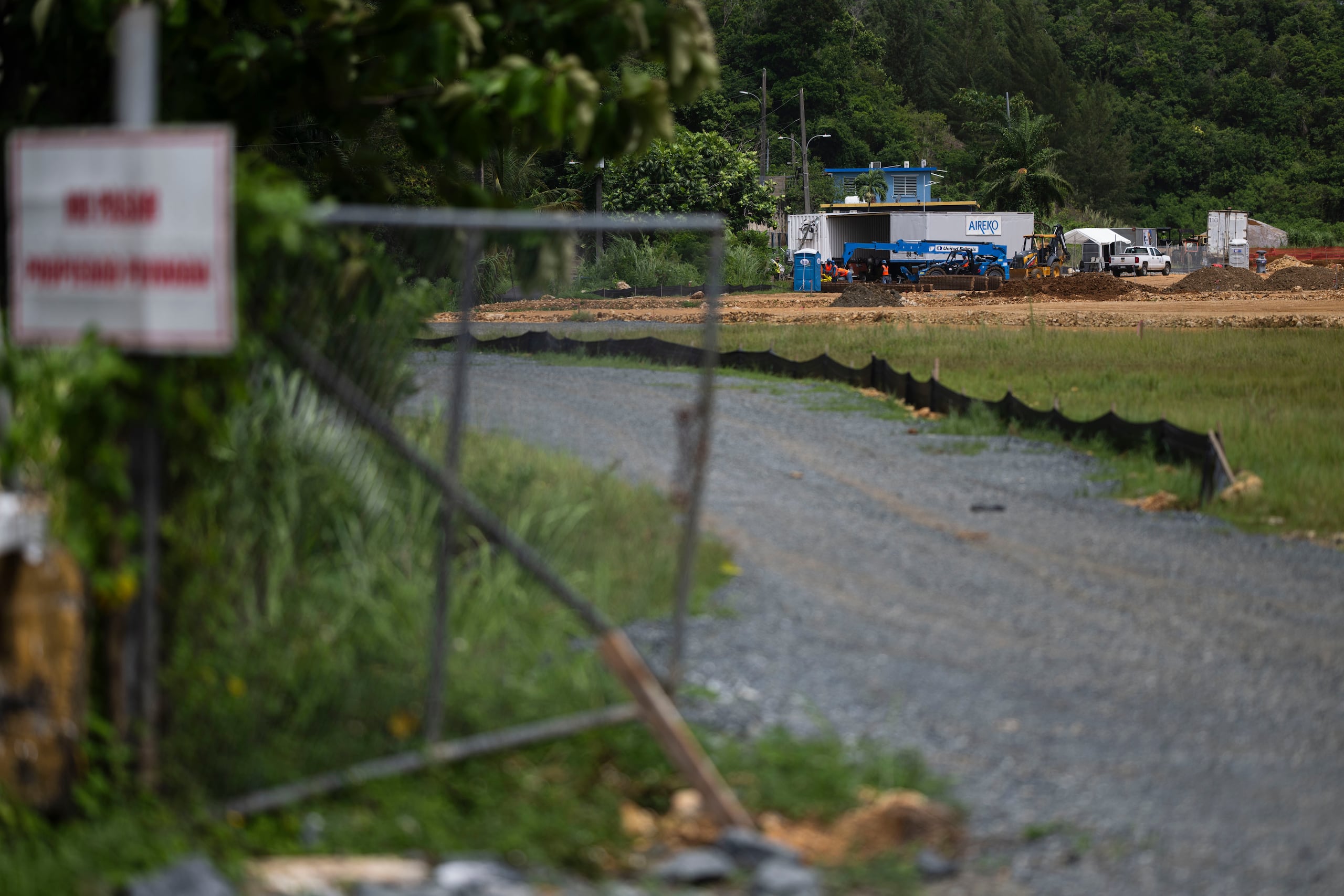 Fachada del terreno donde será la sede del primer centro de distribución y logística que establecerá Amazon en Puerto Rico, en Dorado. (Archivo/ FOTO POR: Carlos Rivera Giusti/GFR Media)
Amazon, Almacén, Comercio, Dorado