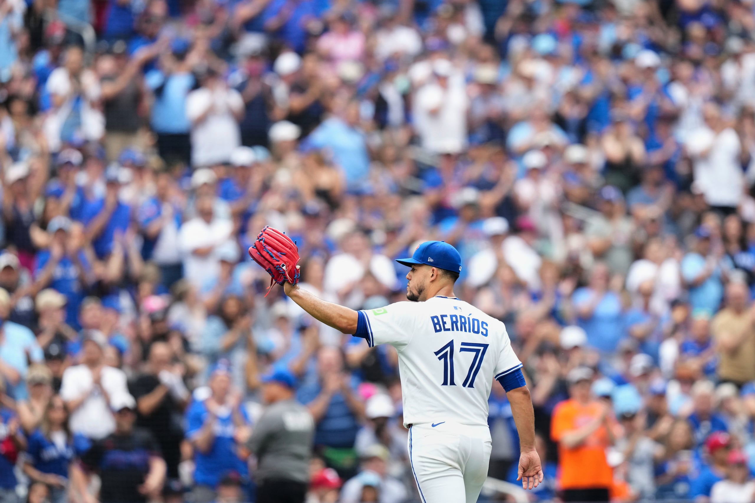 El boricua José Berríos (17) tiene foja de 3-3 esta campaña.