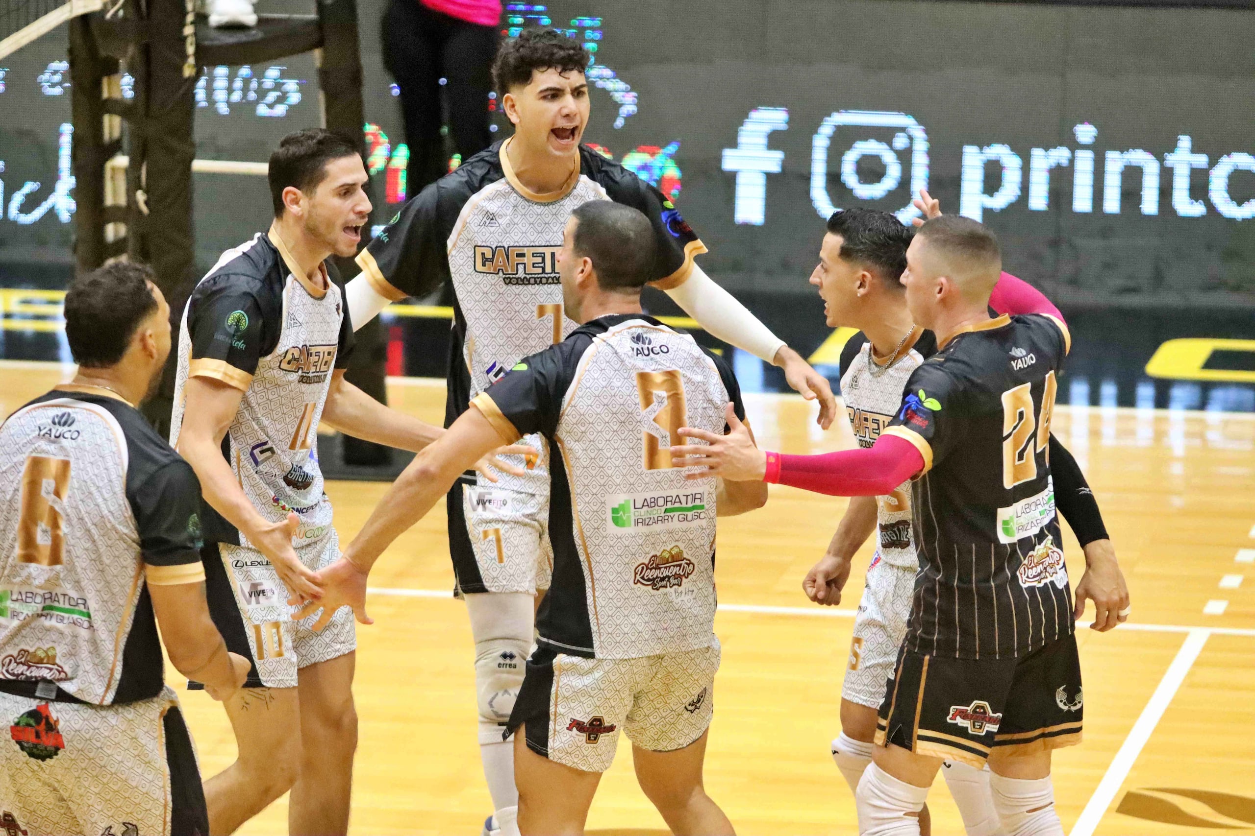 Los Cafeteros vencieron a los Caribes.