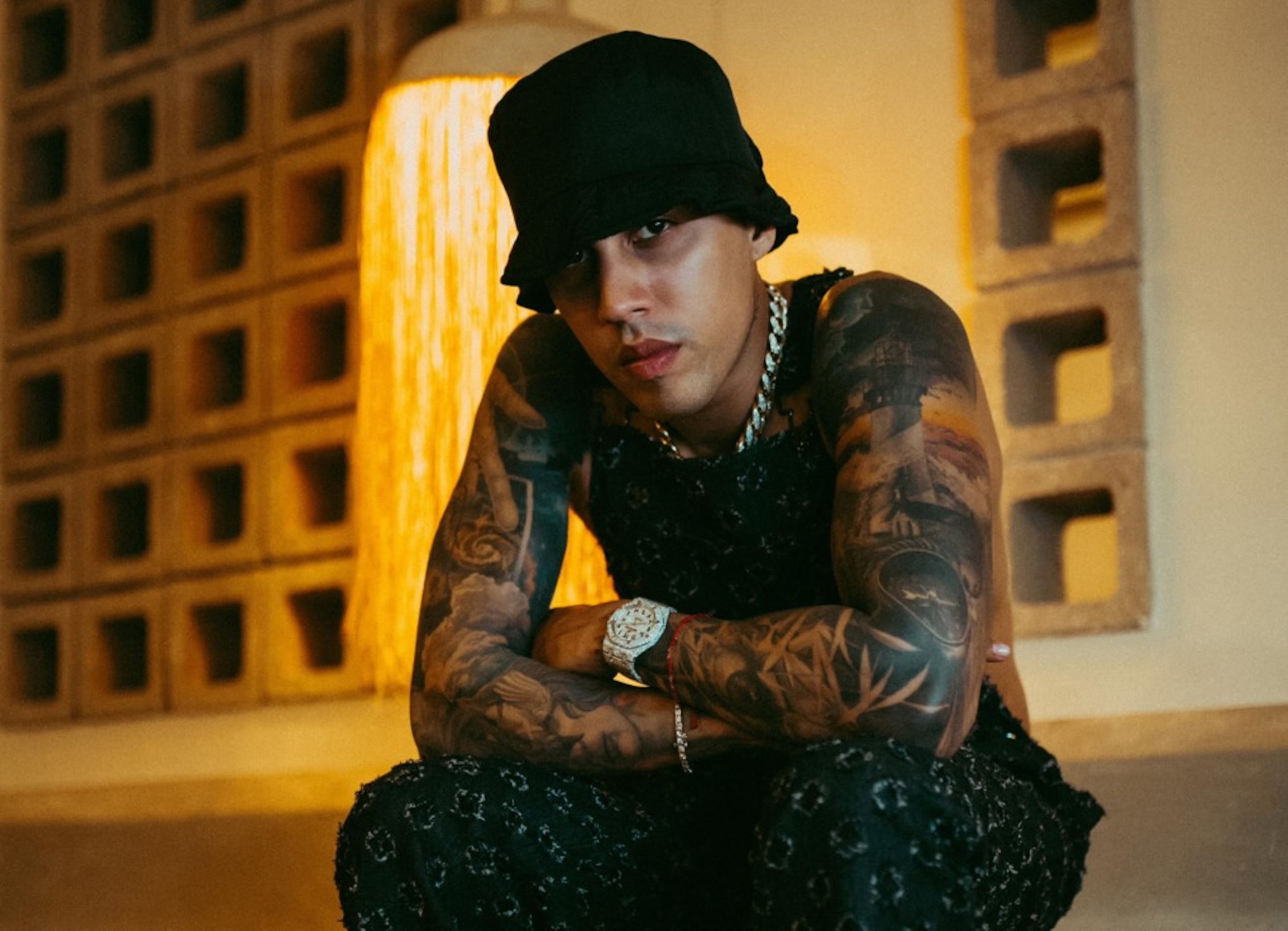 El lanzamiento viene respaldado por siete visualizers.