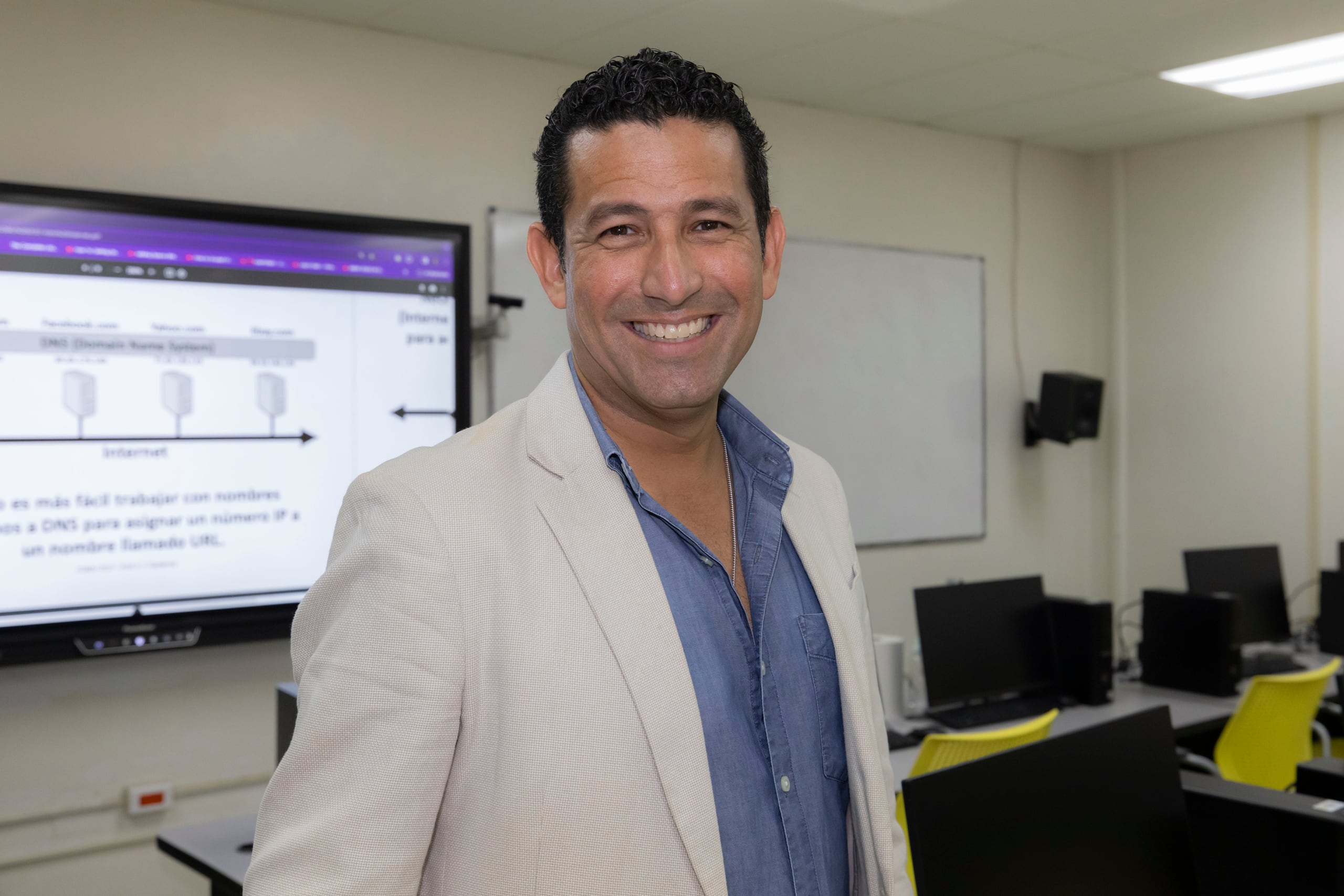 Emanuel Gutiérrez, director del Departamento de Comunicación Tele-Radial de la UPRA.