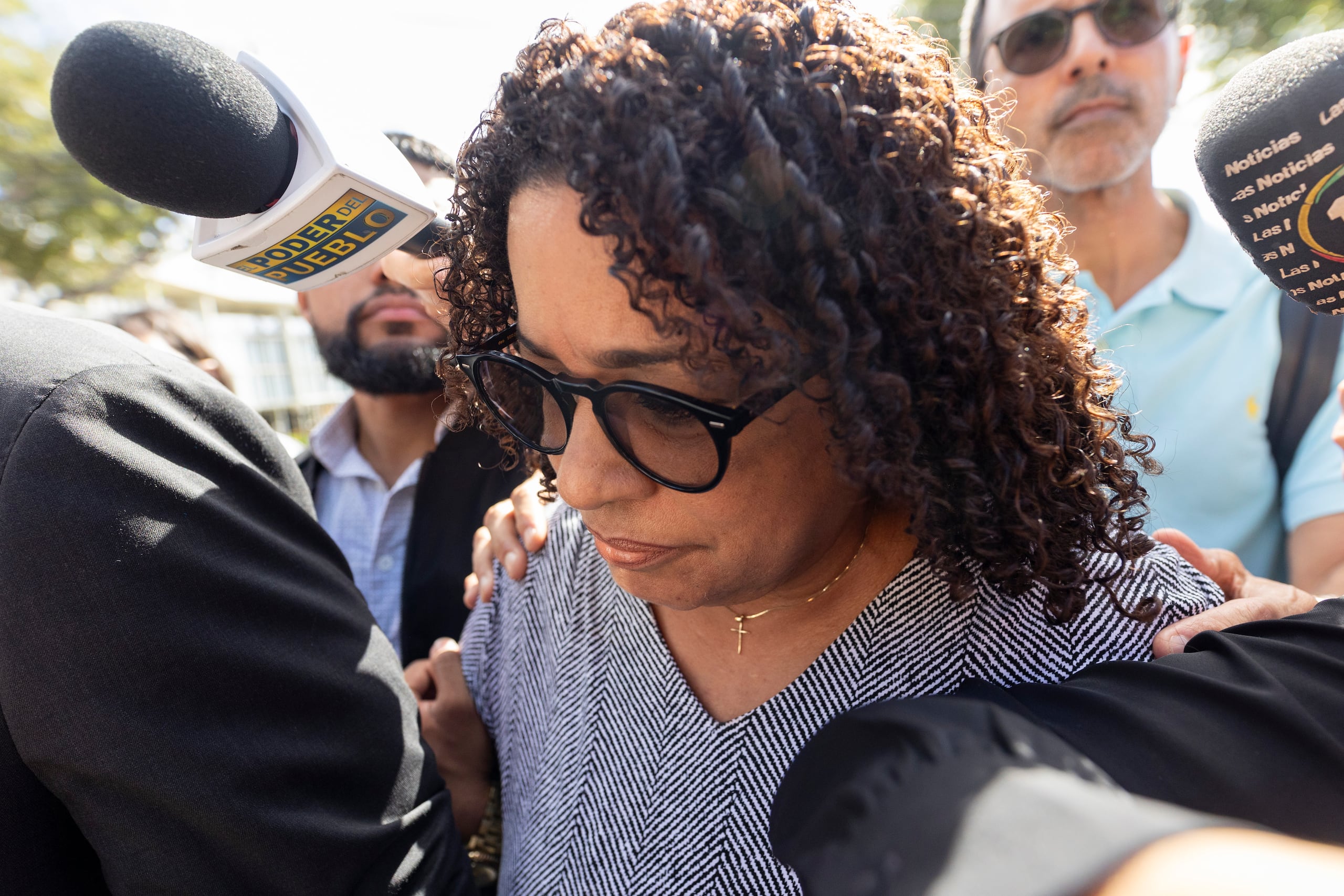 La exrepresentante María Milagros Charbonier Laureano sale del Tribunal federal en Hato Rey el 12 de enero de 2024 tras un jurado declararla culpable a ella y a su esposo, Orlando Montes Rivera, por cargos de corrupción. (Archivo / GFR Media)