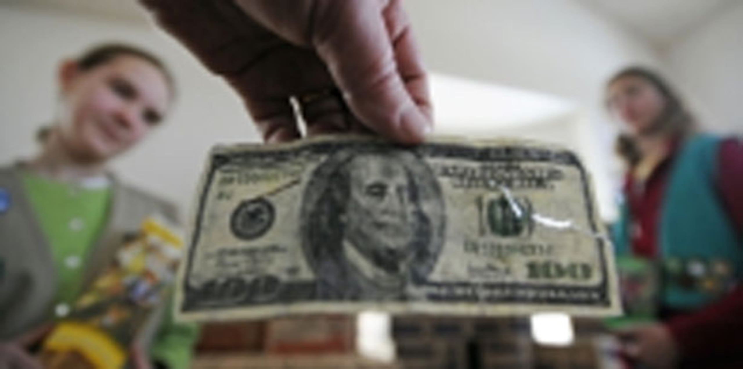 En Europa, el debate también está abierto con un boleto de denominación cinco veces más alta que el de 100 dólares: el de 500 euros. (Archivo)