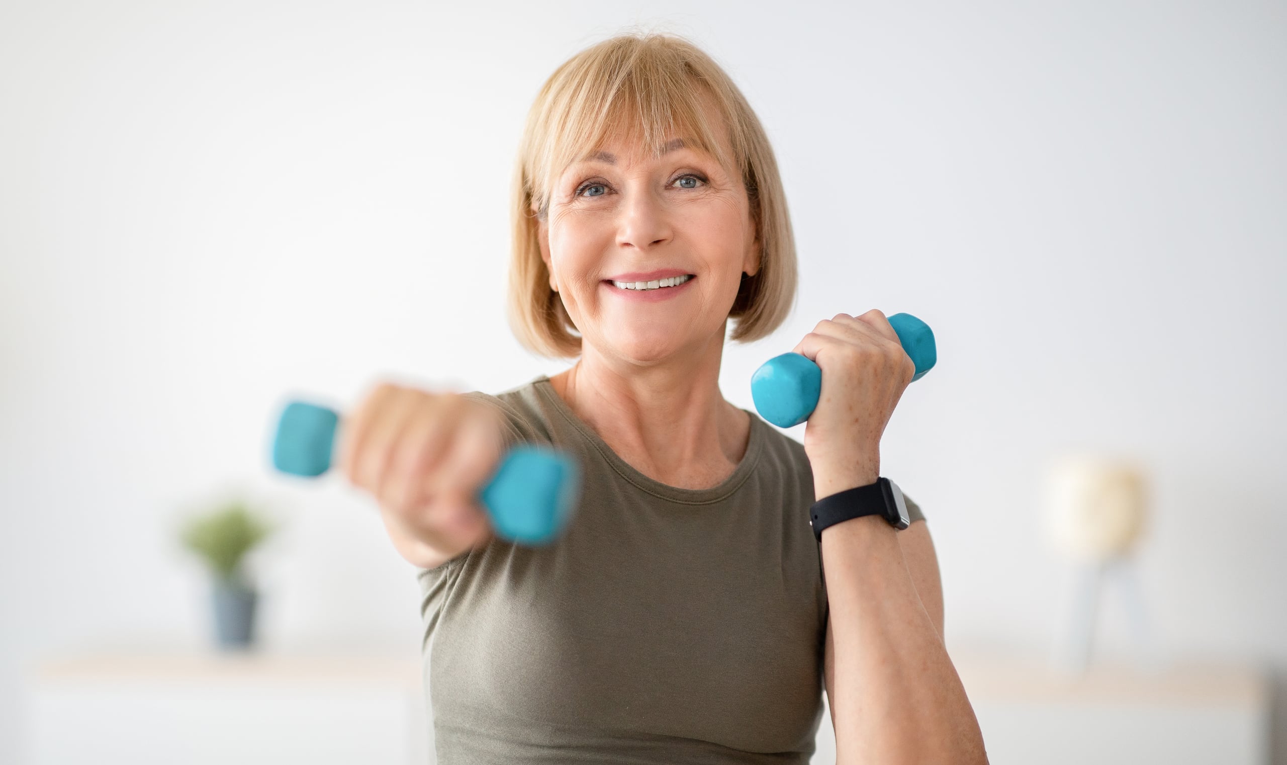 Ya sea usando pesas, bandas de resistencia o el propio peso del cuerpo, una rutina de fortalecimiento muscular aporta más provecho del que imaginas.