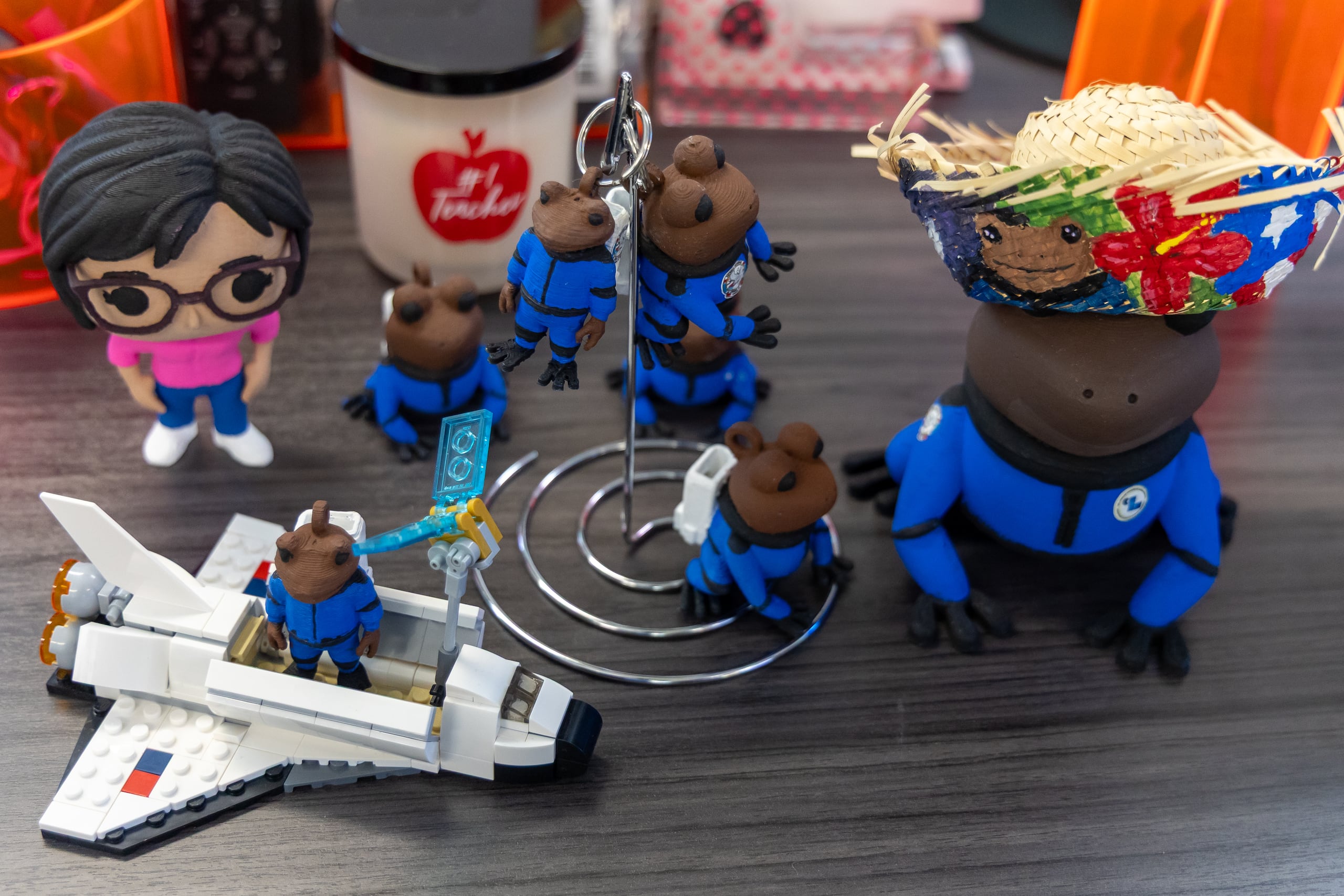 Christian González y Adrián Carrero trabajaron en el diseño y la impresion en 3D del “Coquinauta", que viajó al espacio con la meteoróloga Deborah Martorell.