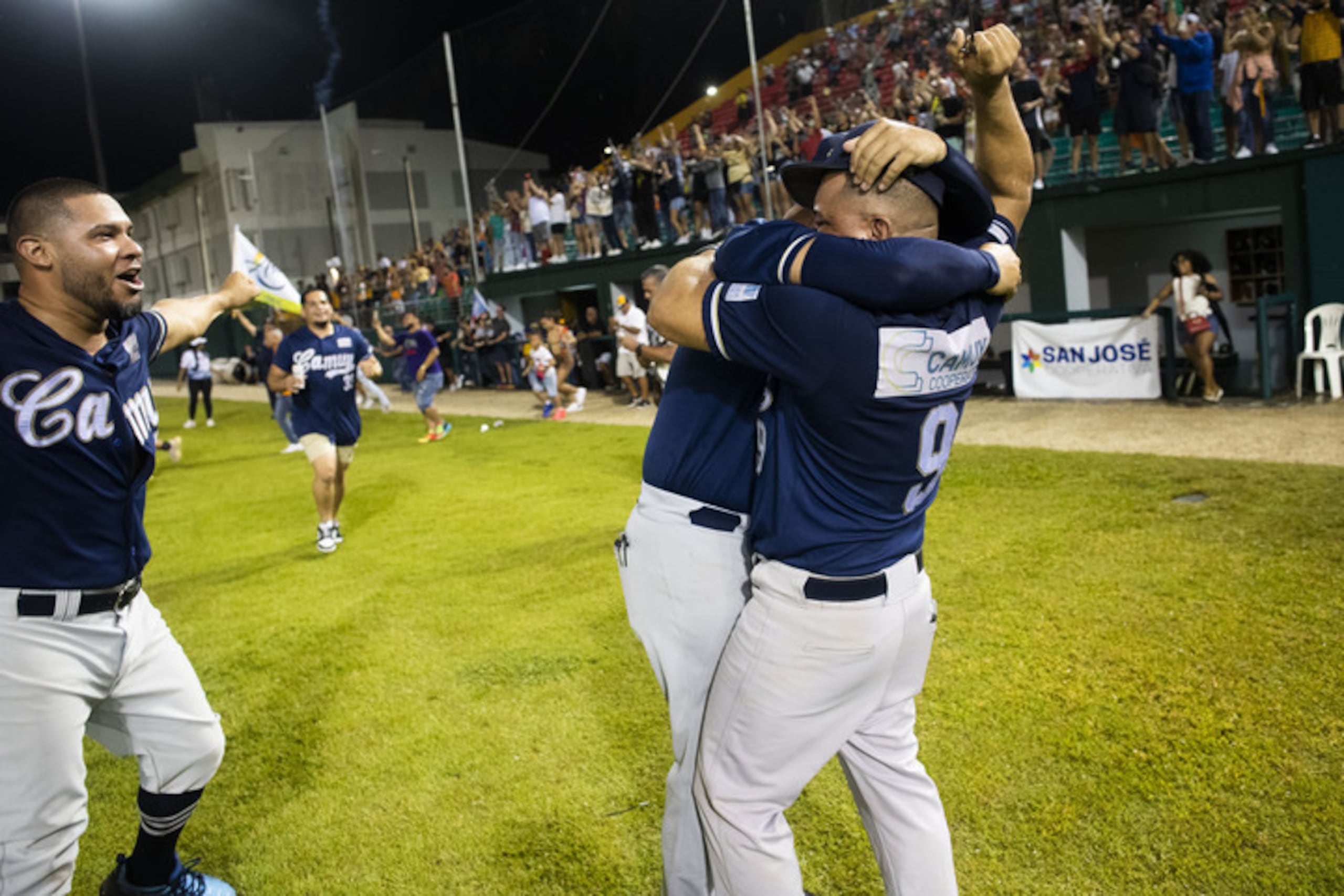 Los primeros segundos de la celebración sobre el terreno.