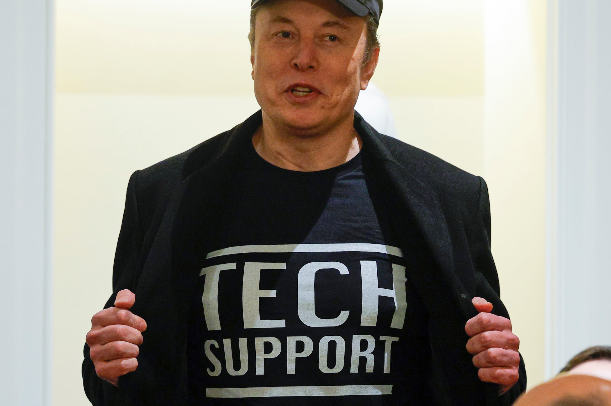 La fortuna de Musk supera por amplio margen a la de sus competidores más cercanos.