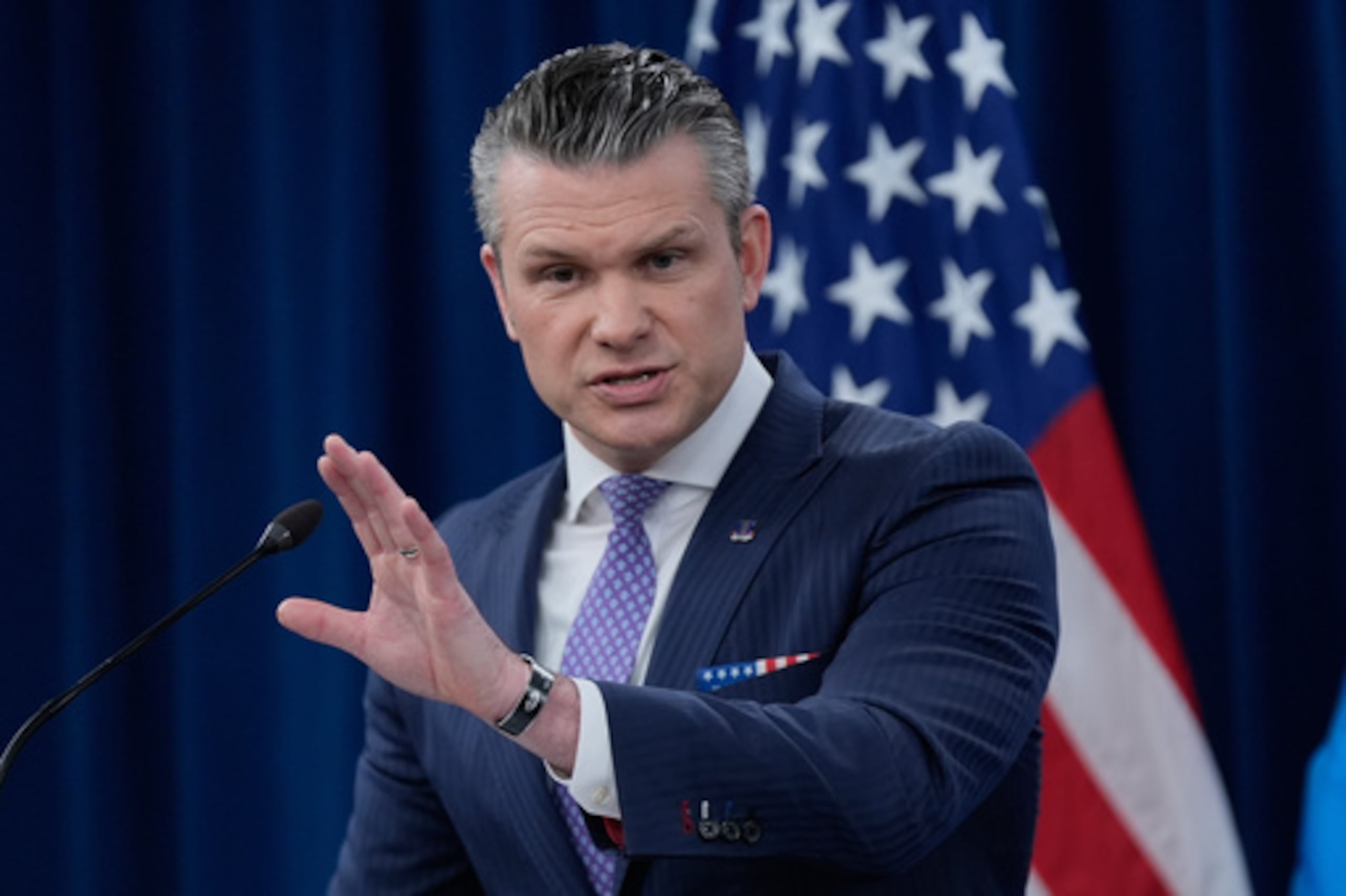 El secretario de Defensa, Pete Hegseth, se dirige a los medios de comunicación durante una rueda de prensa en el Pentágono en Washington, el martes 31 de marzo de 2026. (AP Photo/Manuel Balce Ceneta)