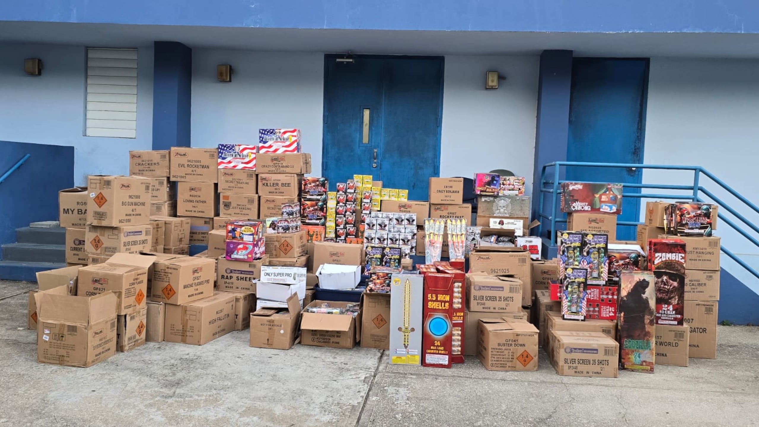 Pirotecnia ocupada en Morovis