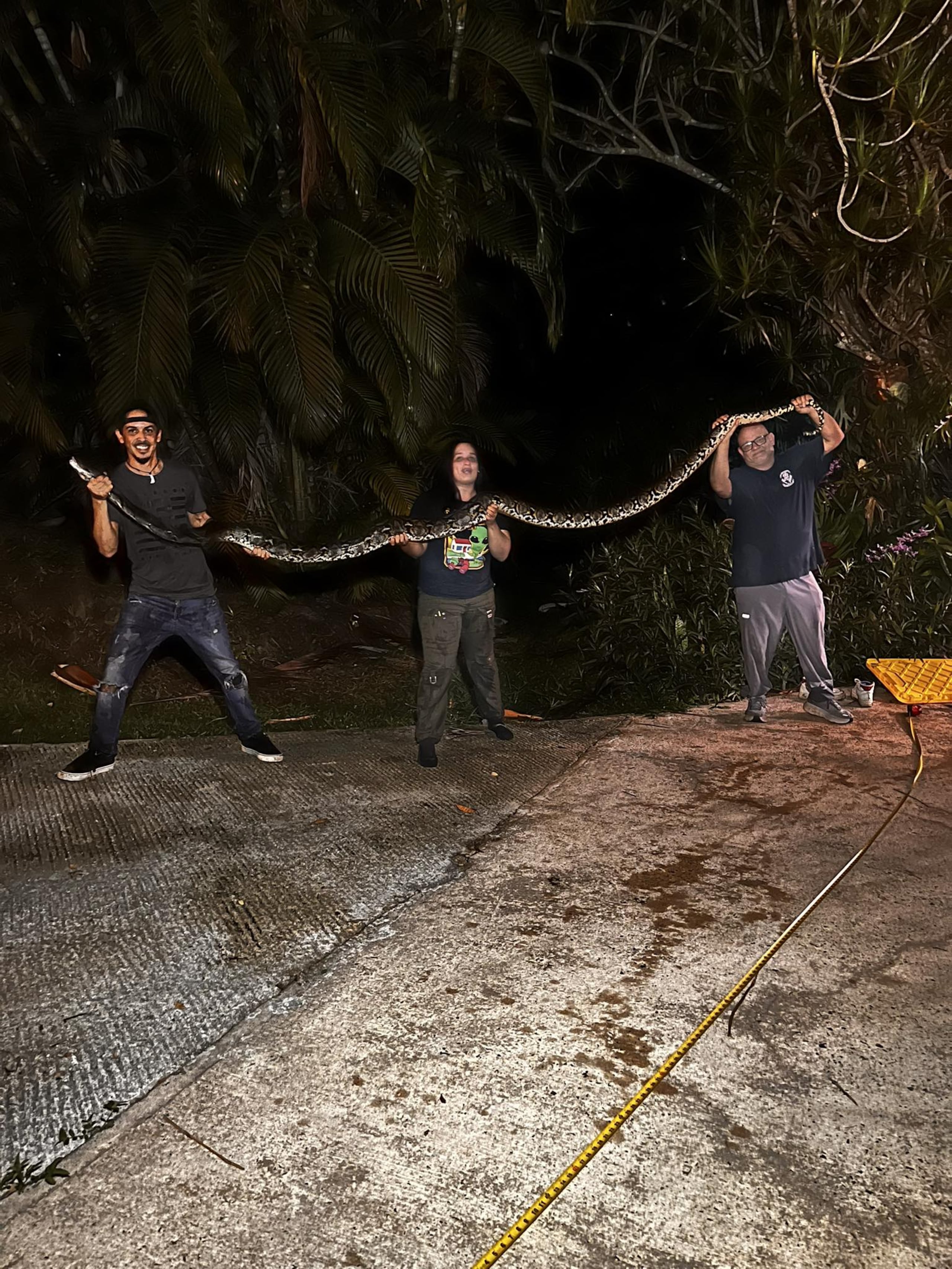 Odalisse Luna explicó que no se percataron de lo grande que era la serpiente hasta que lograron sacarla del desague en el que se internó.