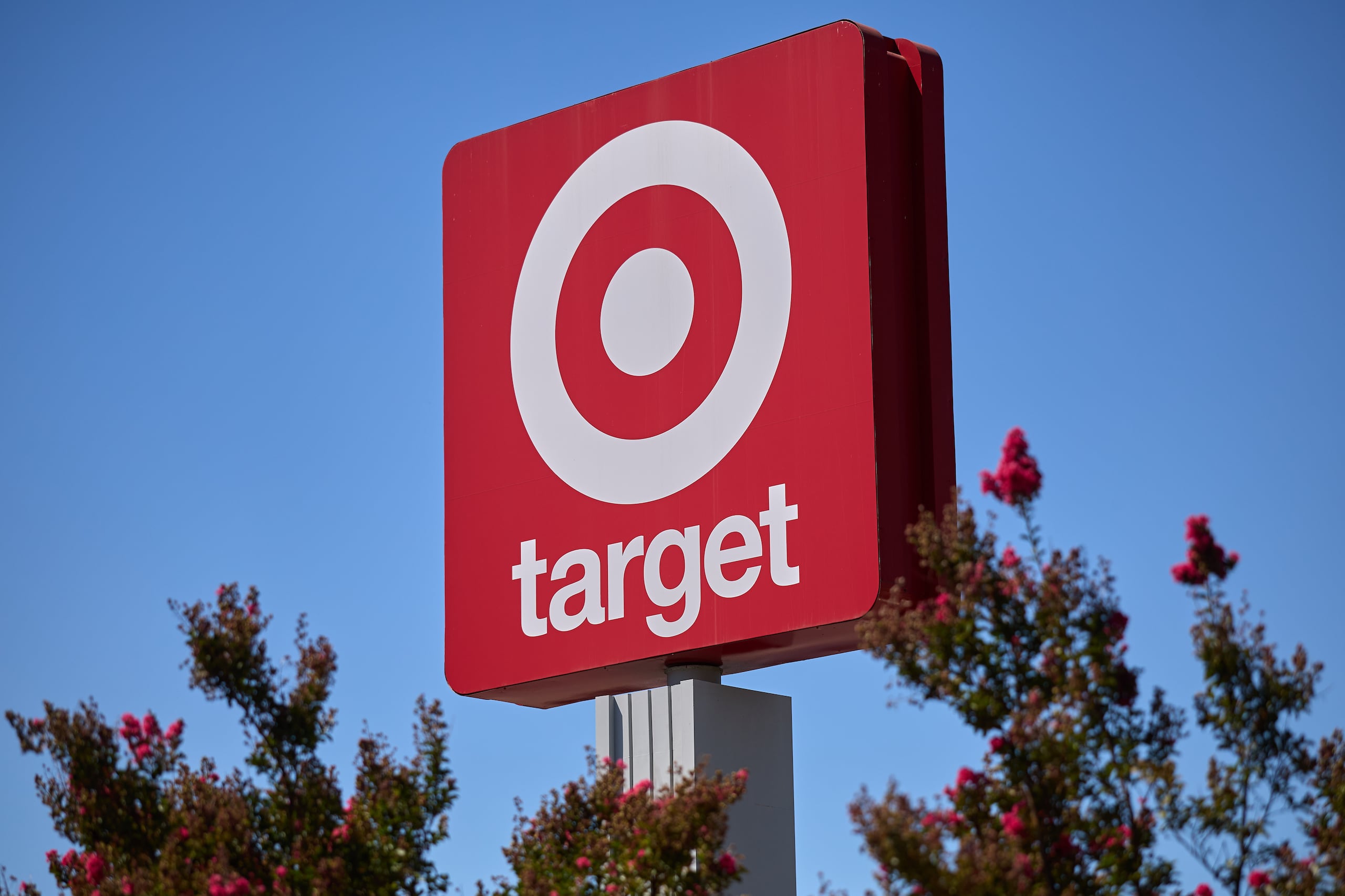 Target anunció el 20 de agosto otro trimestre marcado por la disminución de las ventas y el tráfico en sus tiendas, parte de los problemas que azotan al sector minorista.