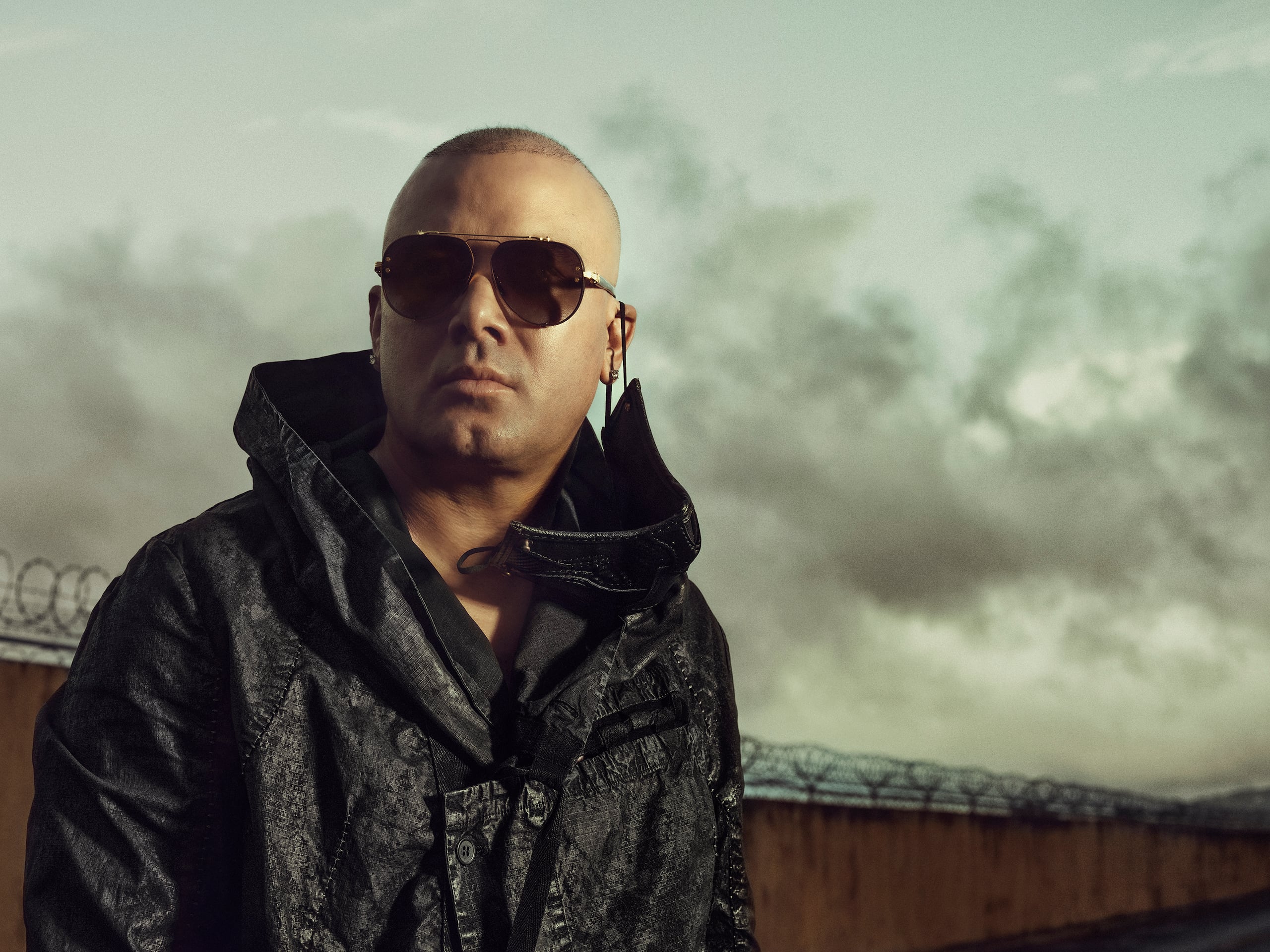 Fotografía cedida por La Base Music Group donde aparece el reguetonero puertorriqueño Wisin, quien reivindica "los tiempos de oro" del género urbano en su nuevo álbum, 'El Sobreviviente WWW', con la meta de traer de vuelta ese sonido original del perreo de la década del 2000 que, según dice a EFE, se está perdiendo. EFE/Omar Cruz/La Base Music Group /SOLO USO EDITORIAL /NO VENTAS /SOLO DISPONIBLE PARA ILUSTRAR LA NOTICIA QUE ACOMPAÑA /CRÉDITO OBLIGATORIO