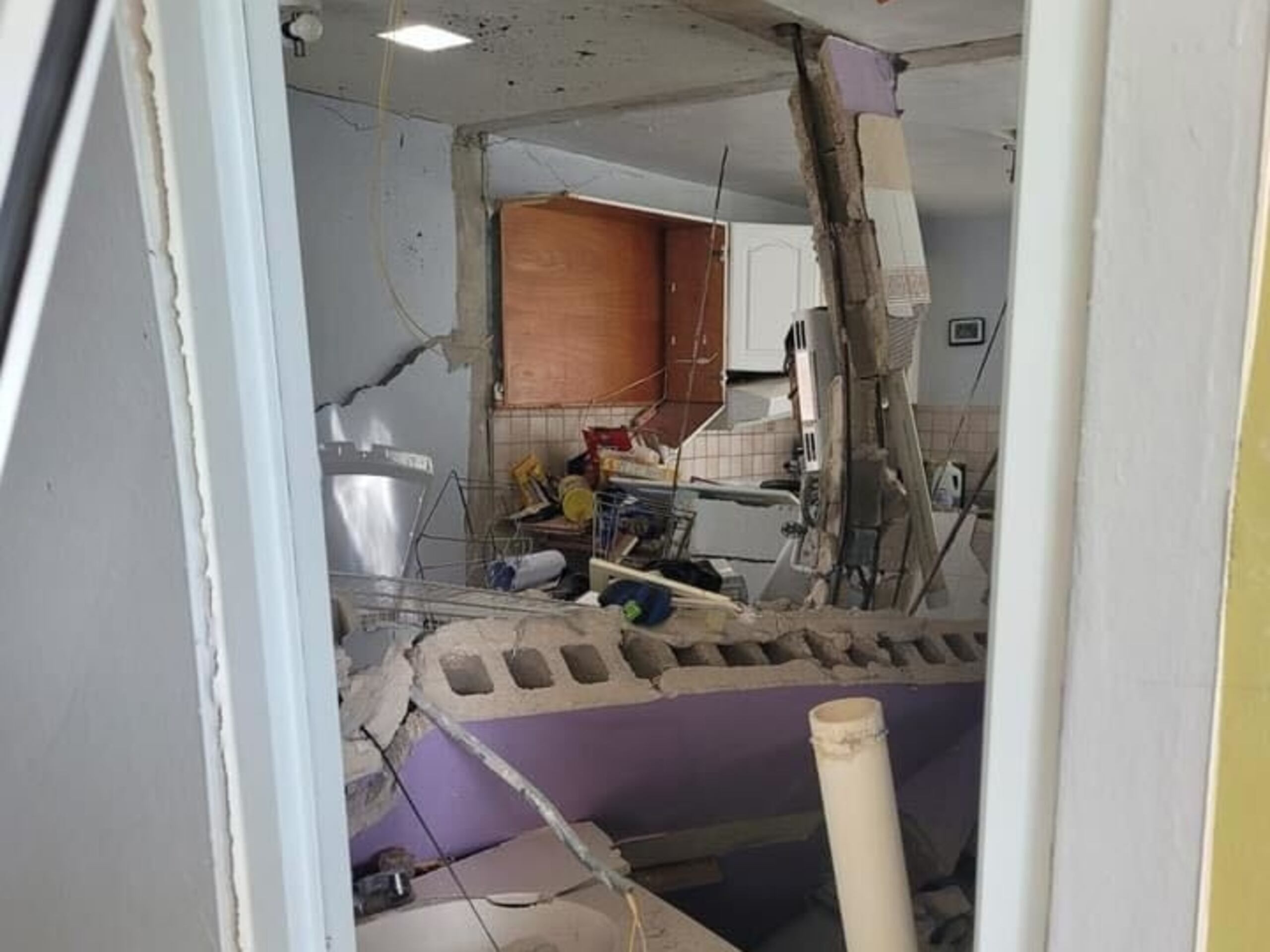 Un aparente escape de gas provocó la explosión.