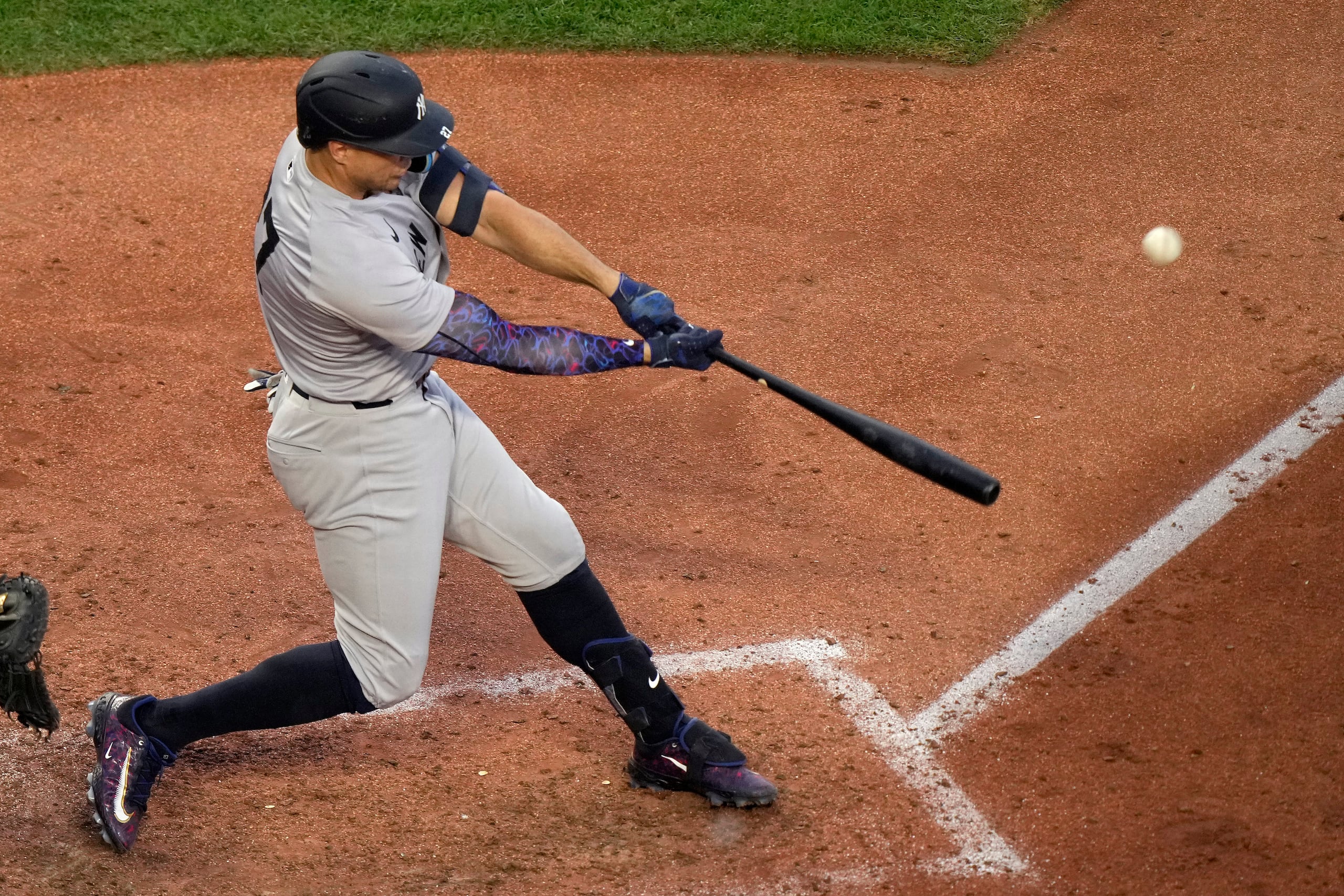 Giancarlo Stanton disparó, por segundo año corrido, un jonrón de sobre 446 pies en Kansas City.