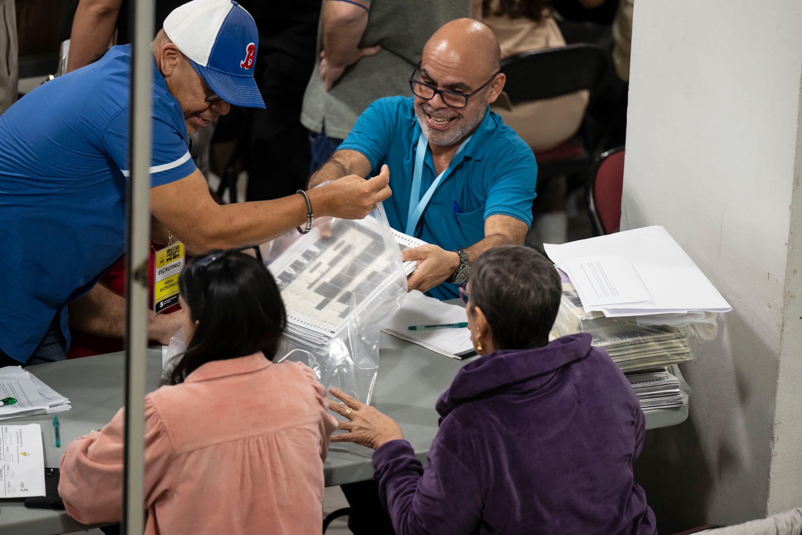 Se han escrutado y abierto maletines de los precintos de San Juan 1, 2 y 3.