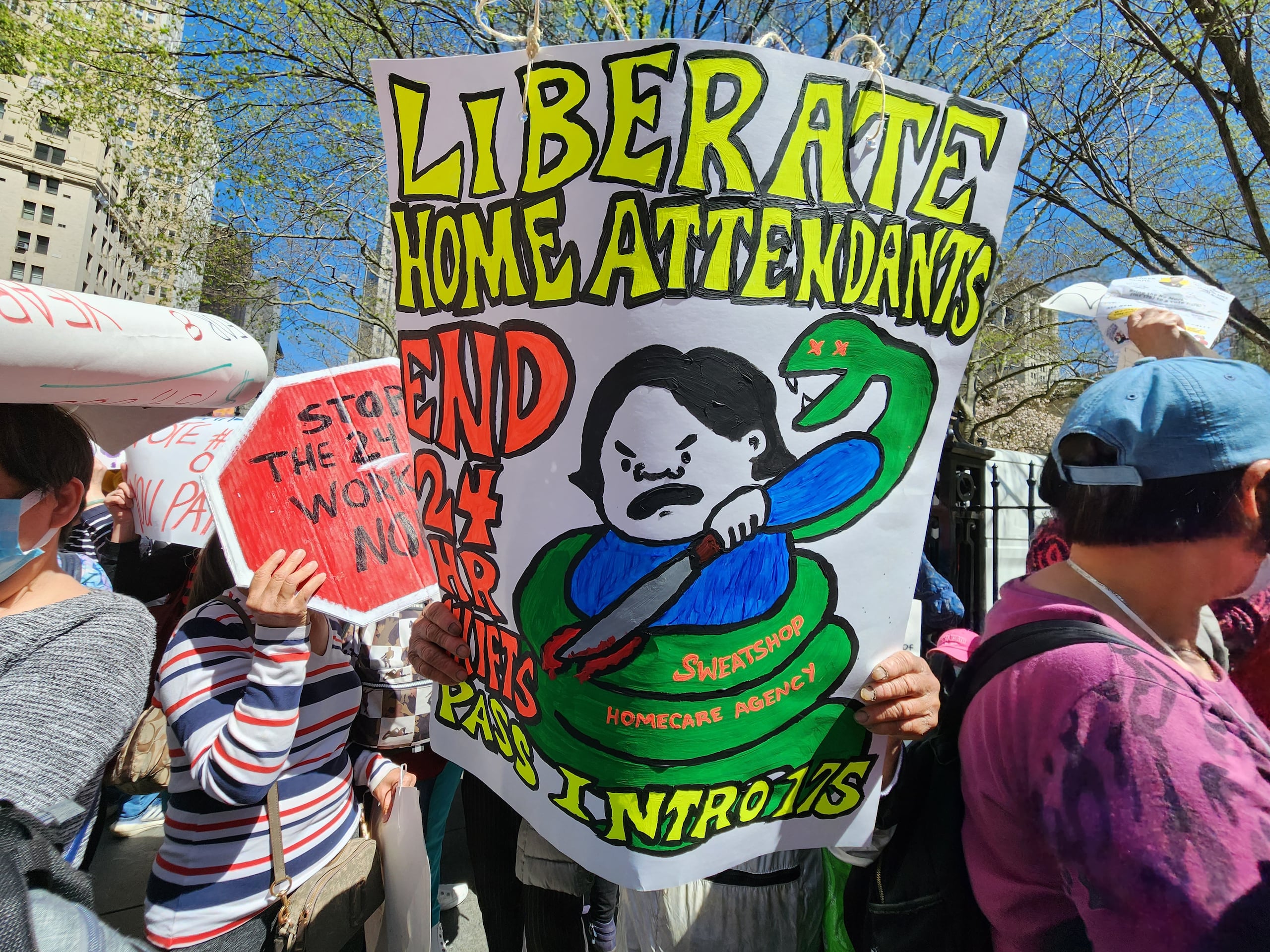 Las trabajadoras denunciaron que a pesar de trabajar turnos de 24 horas, solo les pagan 13 horas.