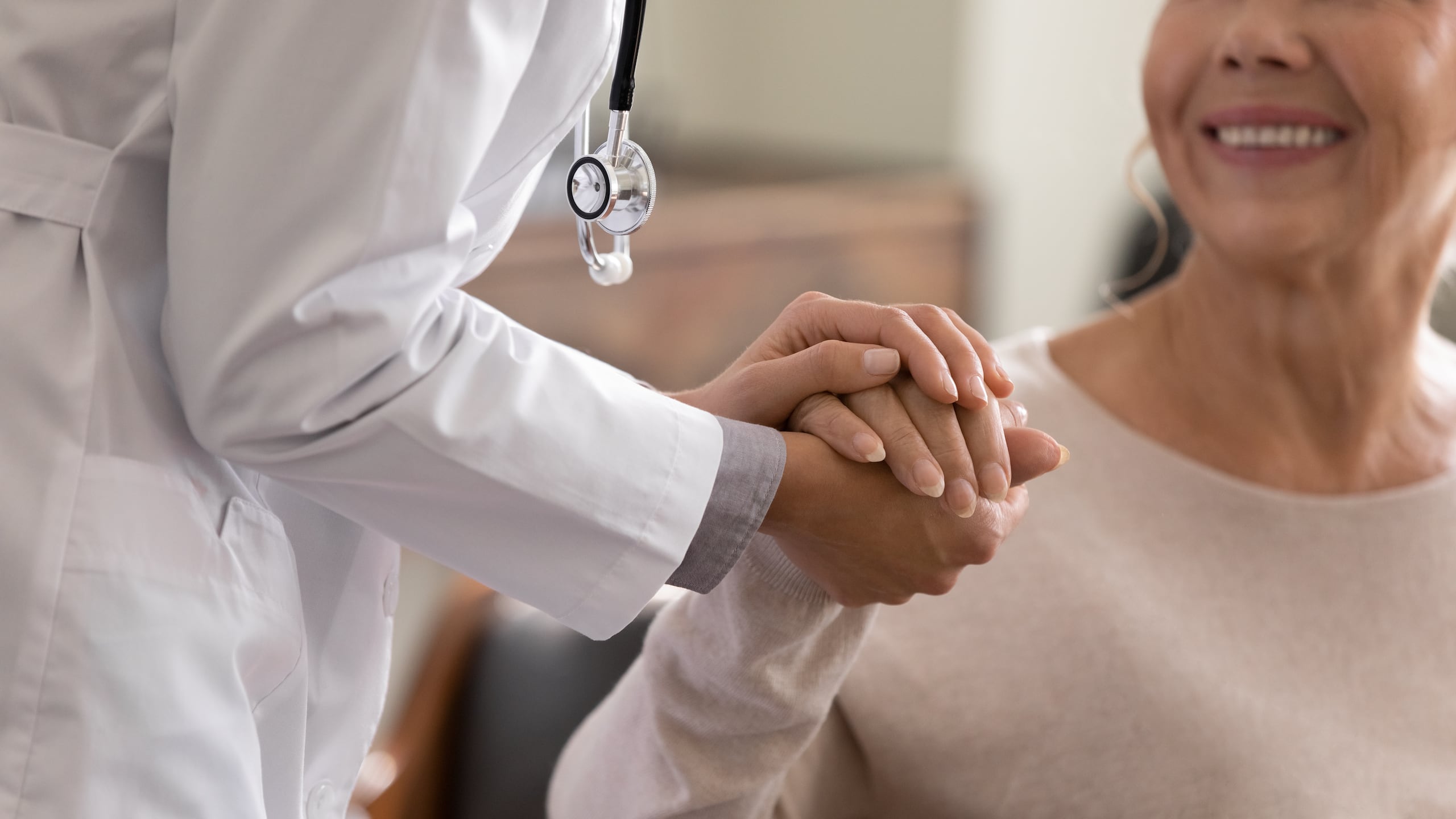 La medida exonera del pago por cinco años a todo médico recién admitido a ejercer su profesión, al que lleve tres años o menos ejerciéndola y al que establezca su oficina en San Germán.