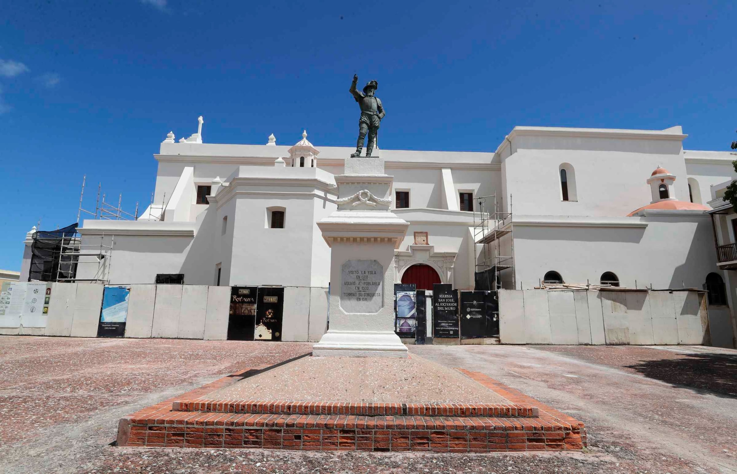 Vista de la Plaza San José, una de las más antiguas de Puerto Rico.