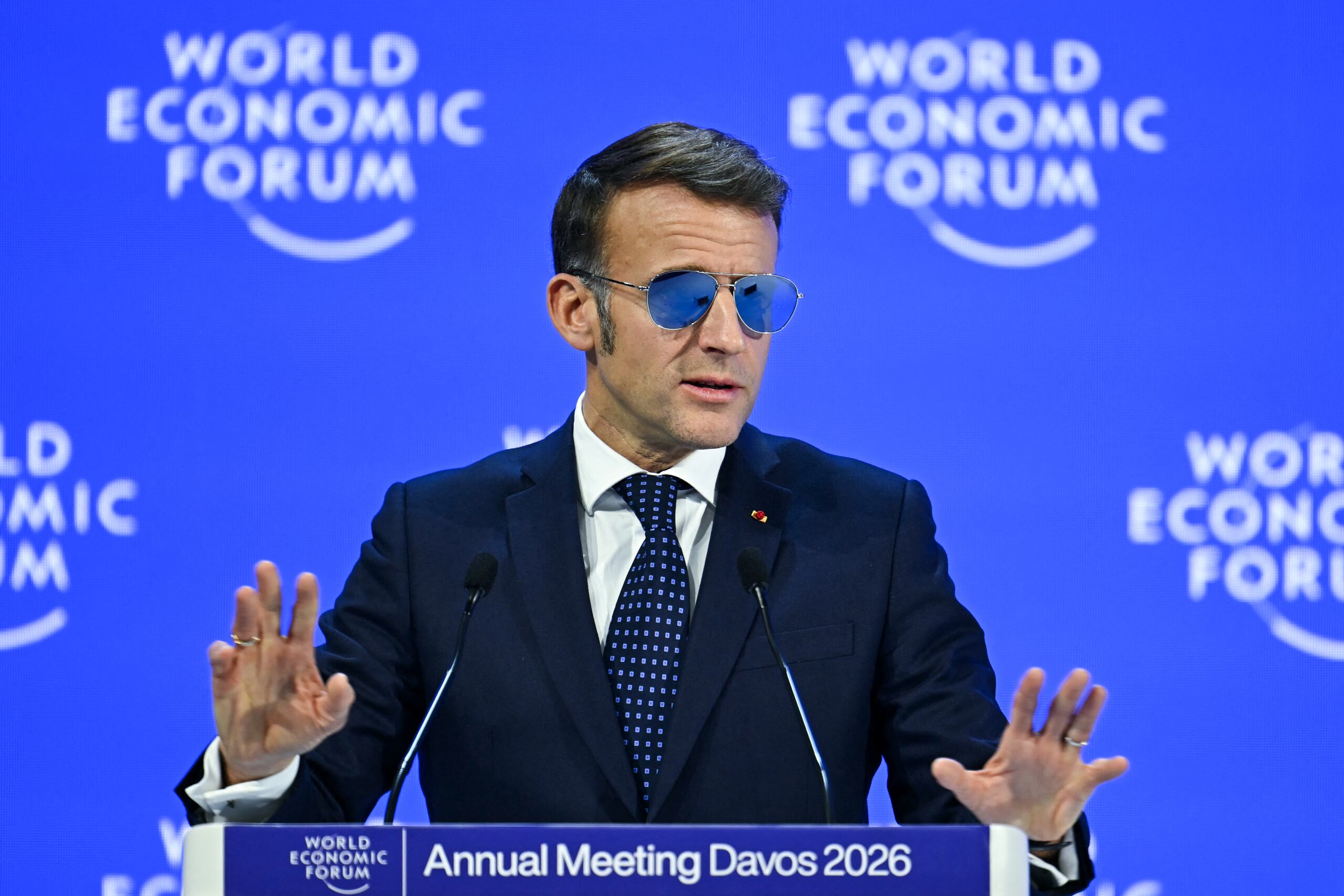 “El presidente de Francia, Emmanuel Macron, gesticula mientras pronuncia un discurso durante la reunión anual del Foro Económico Mundial en Davos, el 20 de enero de 2026.