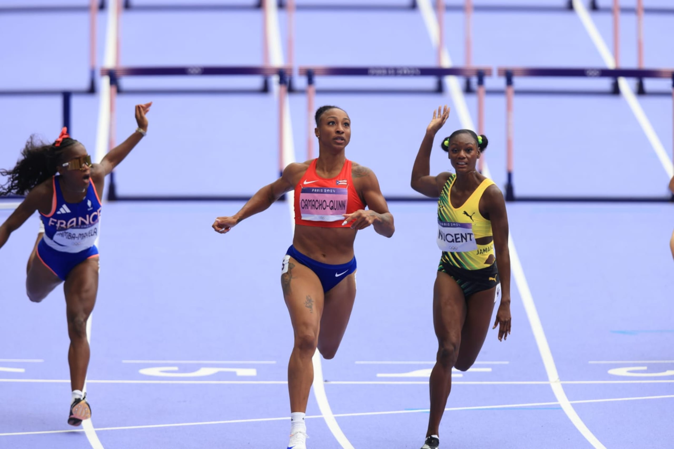 Jasmine Camacho Quinn ganó su heat al tiempo que fijó su mejor marca de la temporada.