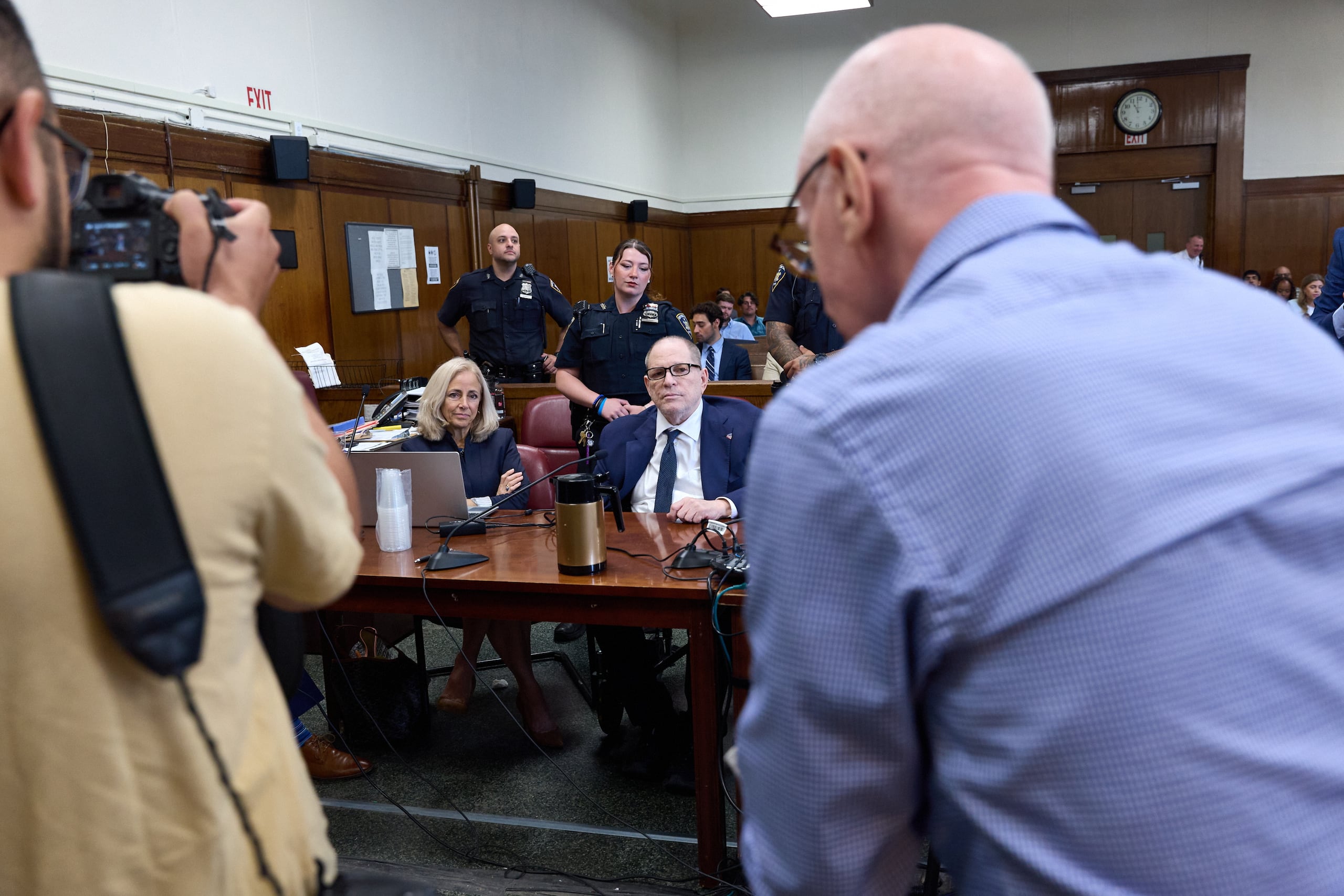 La Fiscalía ha anunciado que planea volver a juzgar a Weinstein por el cargo de violación en tercer grado y que Mann “está dispuesta y desea continuar” con el proceso.