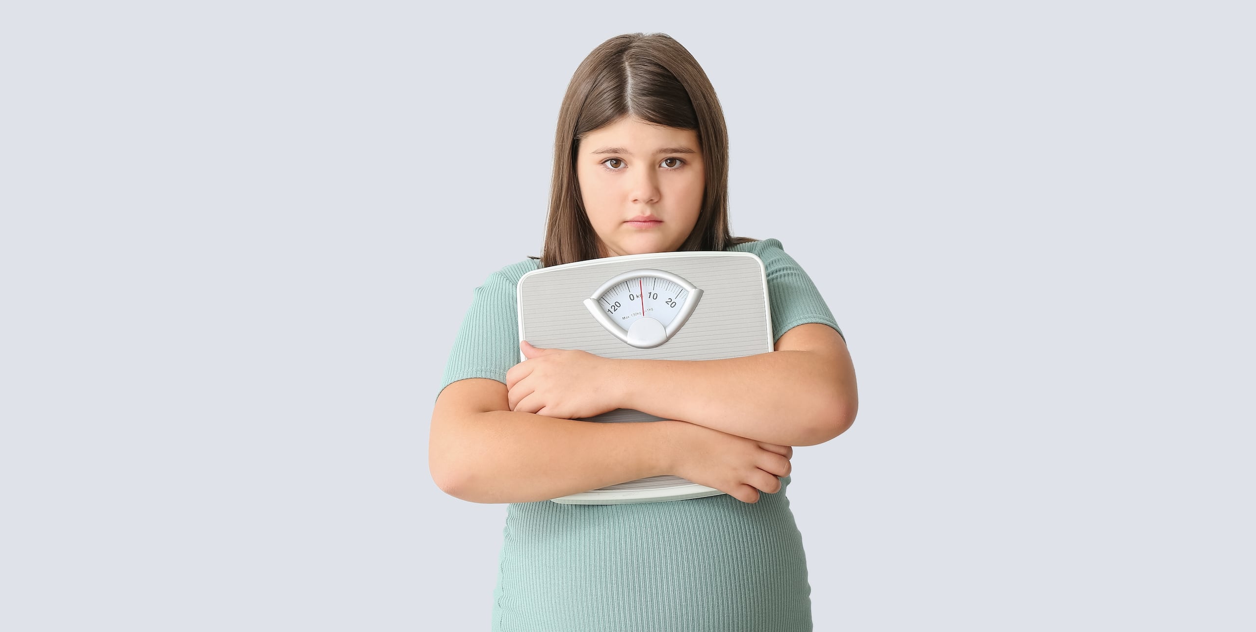 El exceso de peso infantil es un problema que no solo compromete el bienestar físico de los menores, sino que también los predispone a desarrollar enfermedades graves como diabetes tipo 2, hipertensión y problemas cardiovasculares en la adultez.