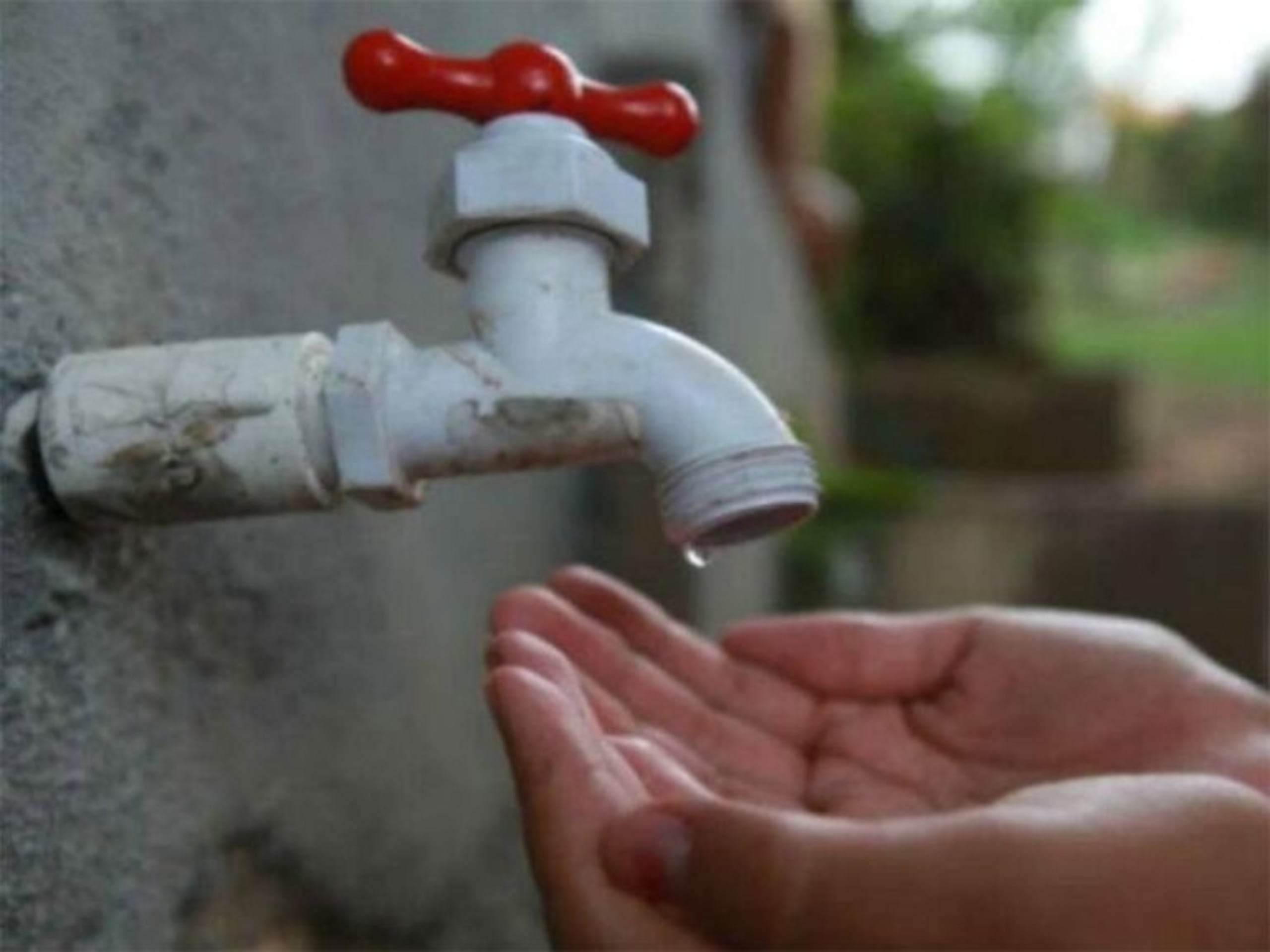 Las comunidades de Buena Vista y el sector Mariposa del barrio Bayaney en Hatillo quienes llevan más de 70 días sin el servicio de agua potable.