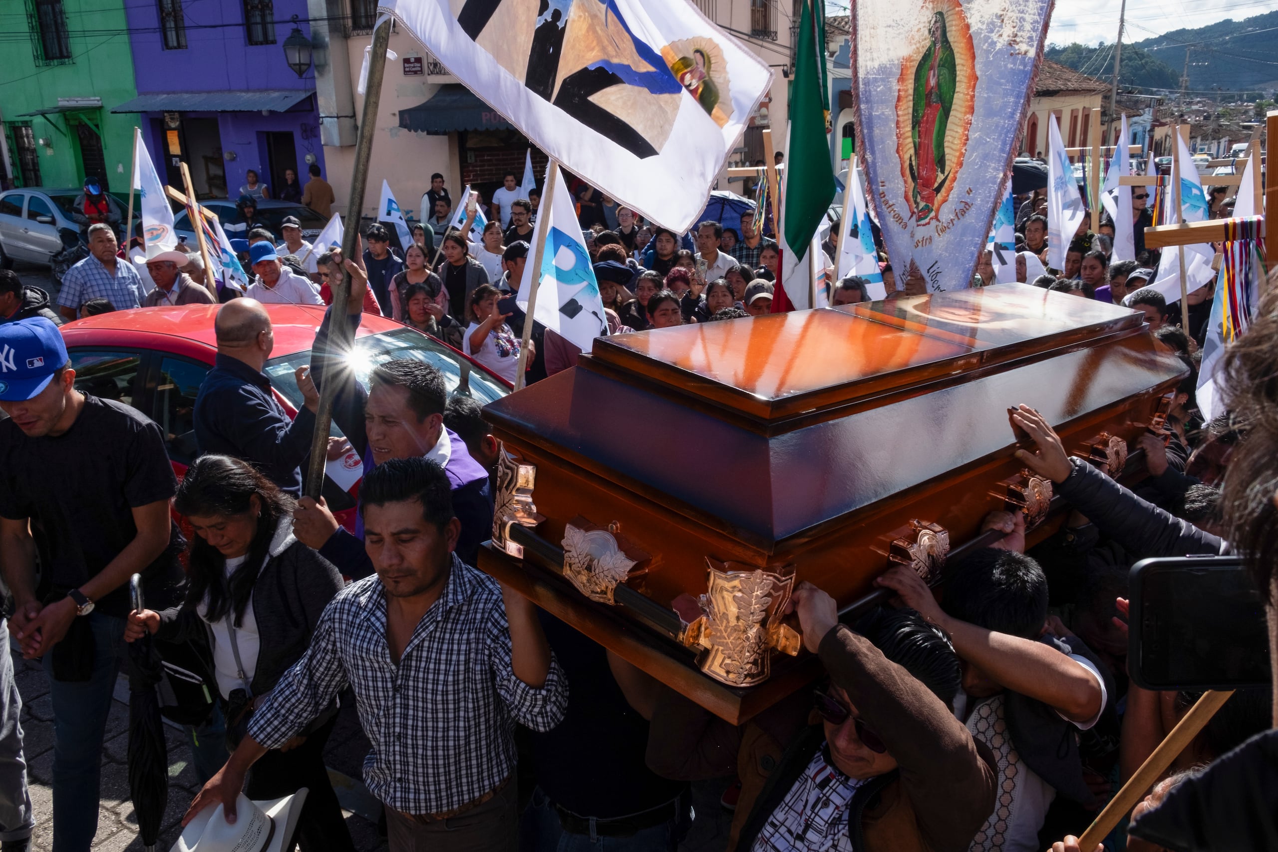 Tras recibir múltiples amenazas, Pérez fue trasladado a San Cristóbal de las Casas donde, teóricamente, iba a estar más seguro.