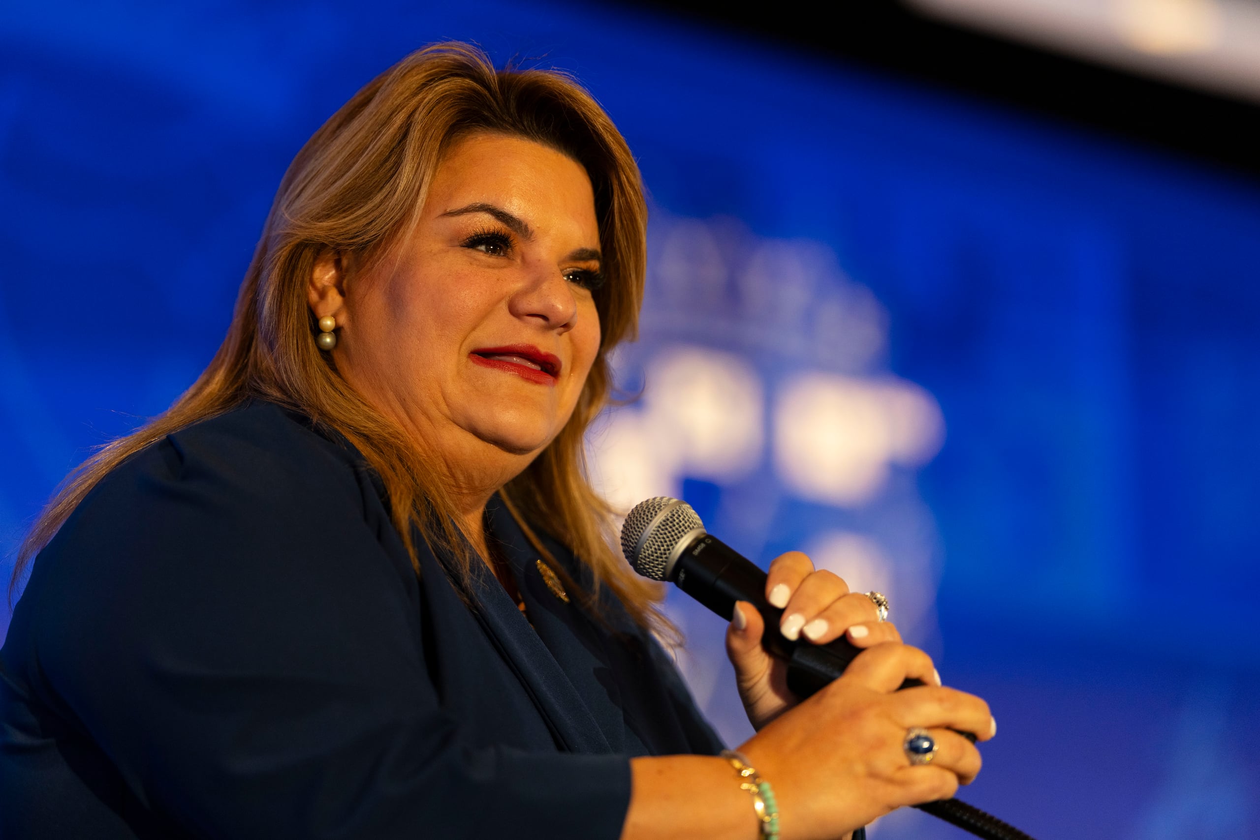 La gobernadora Jenniffer González aseguró que “las alegaciones de intervenciones indebidas que se señalan en el reportaje son completamente falsas". (Archivo / GFR Media)