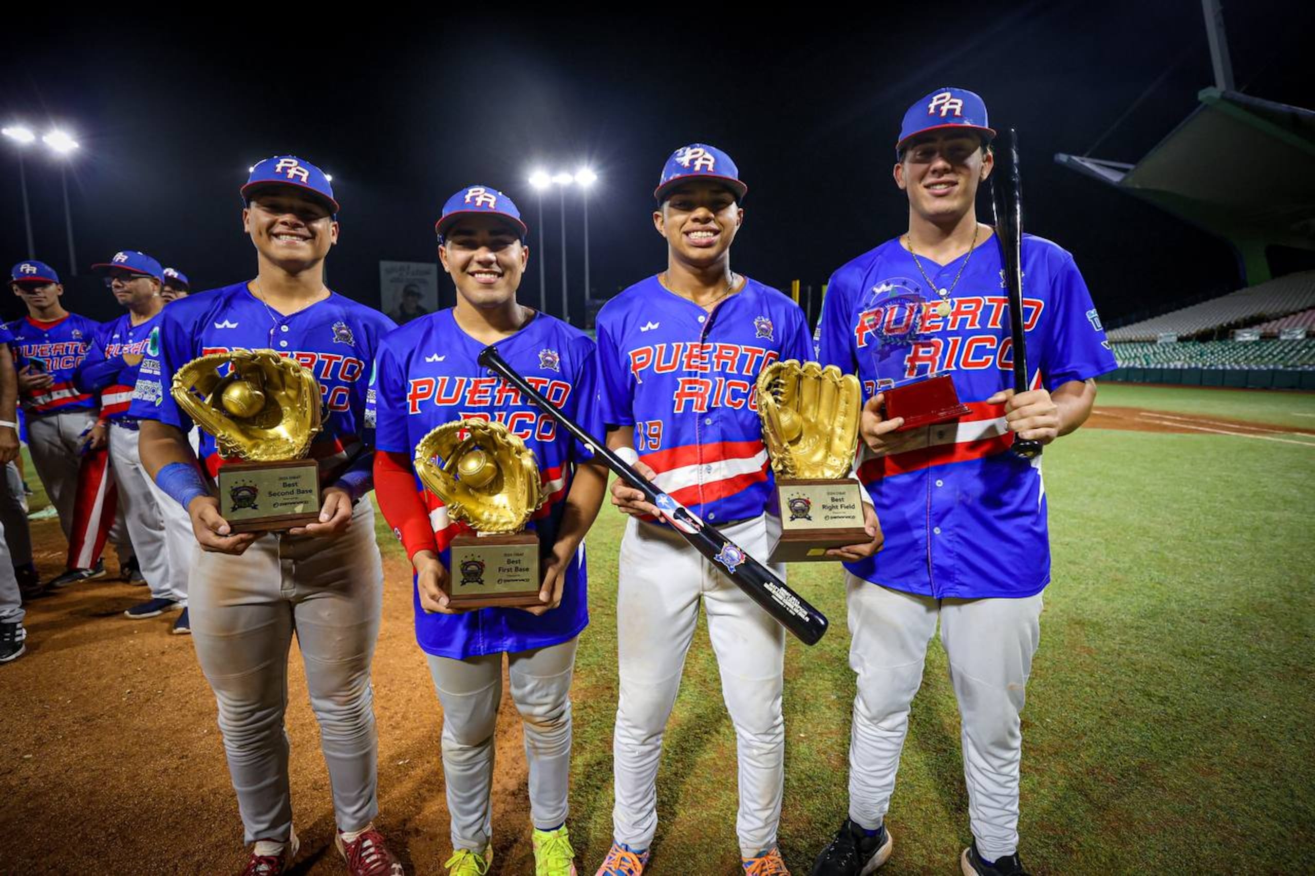 Cuatro puertorriqueños fueron escogidos para el equipo de estrellas cuyo premio fue un guante de oro auspiciado por Tamanaco.
