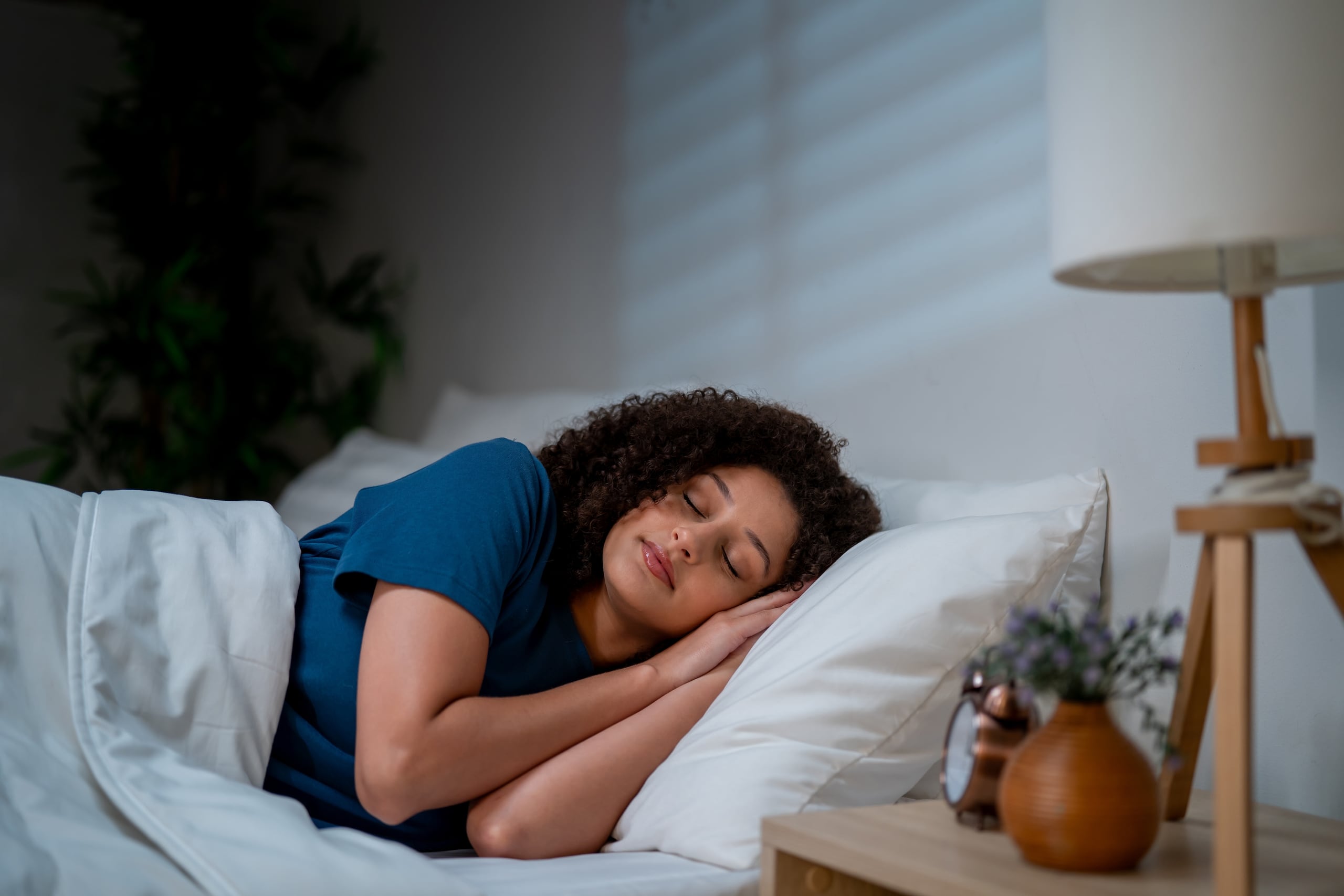 Dormir mucho o muy poco tiene efectos negativos al alterar las hormonas relacionadas con el apetito y el sistema metabólico.