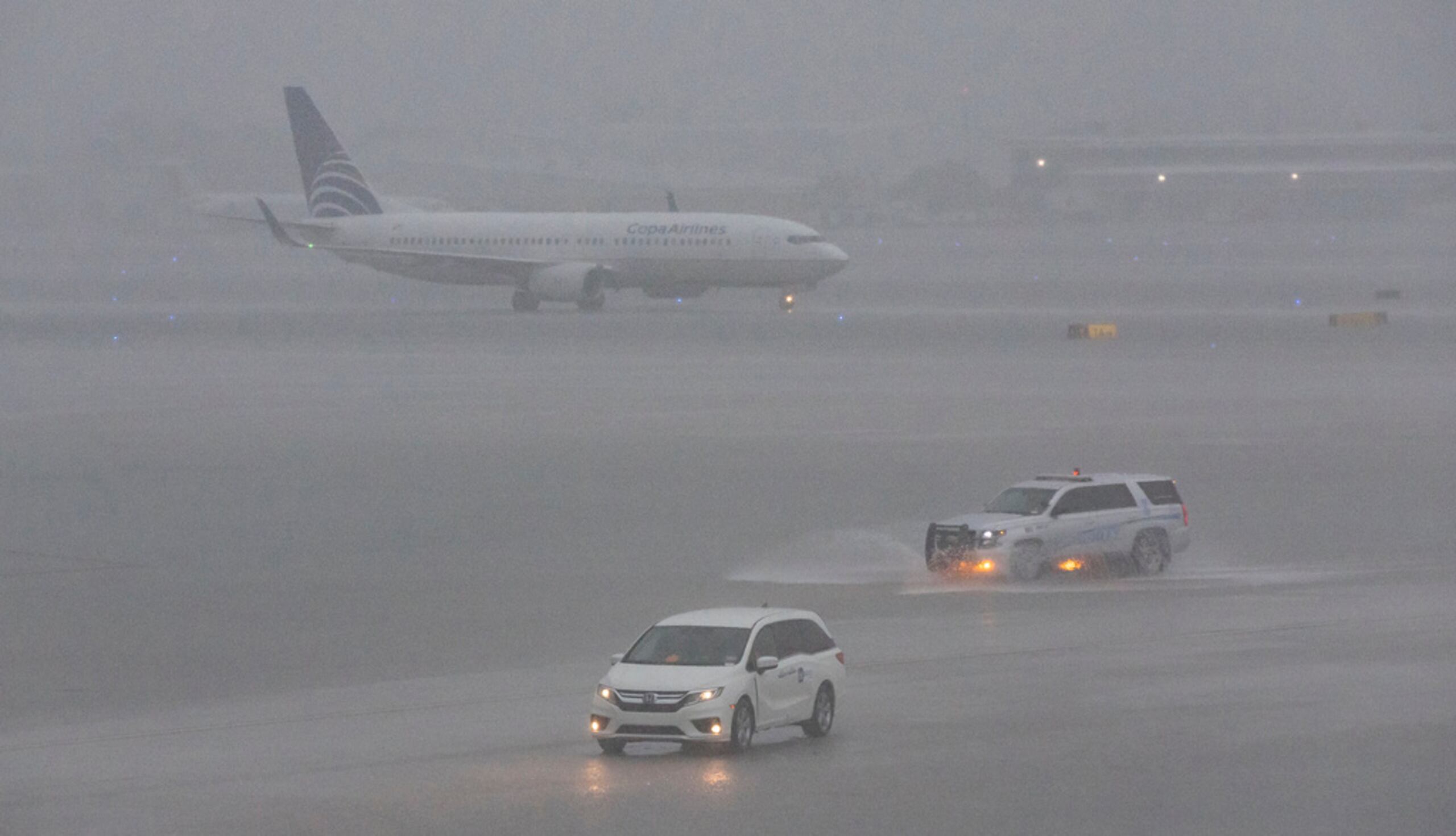 Fuertes lluvias sobre el Aeropuerto Internacional de Fort Lauderdale-Hollywood el 12 de junio de 2024.