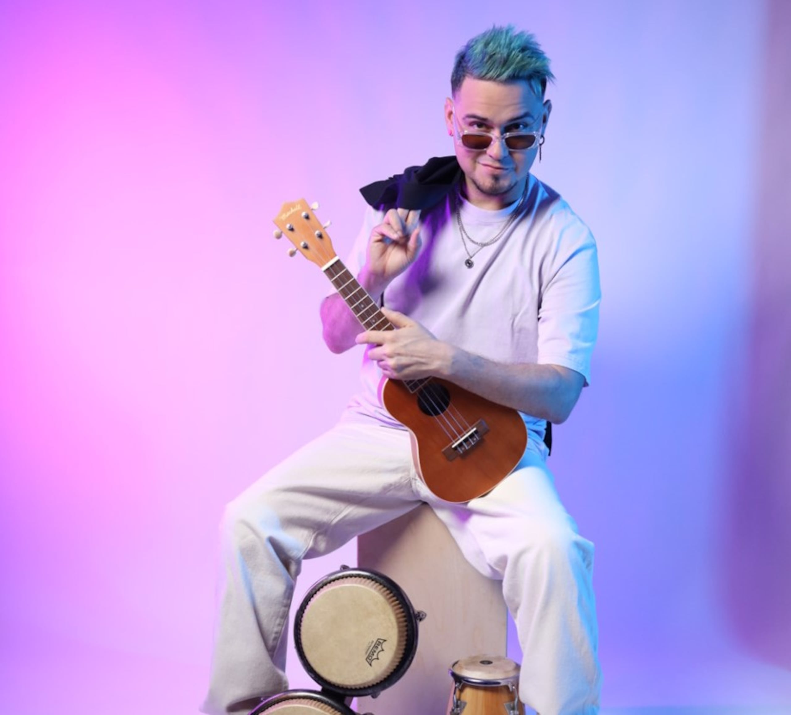 El cantante es director y productor musical de la orquesta de Elvis Crespo.