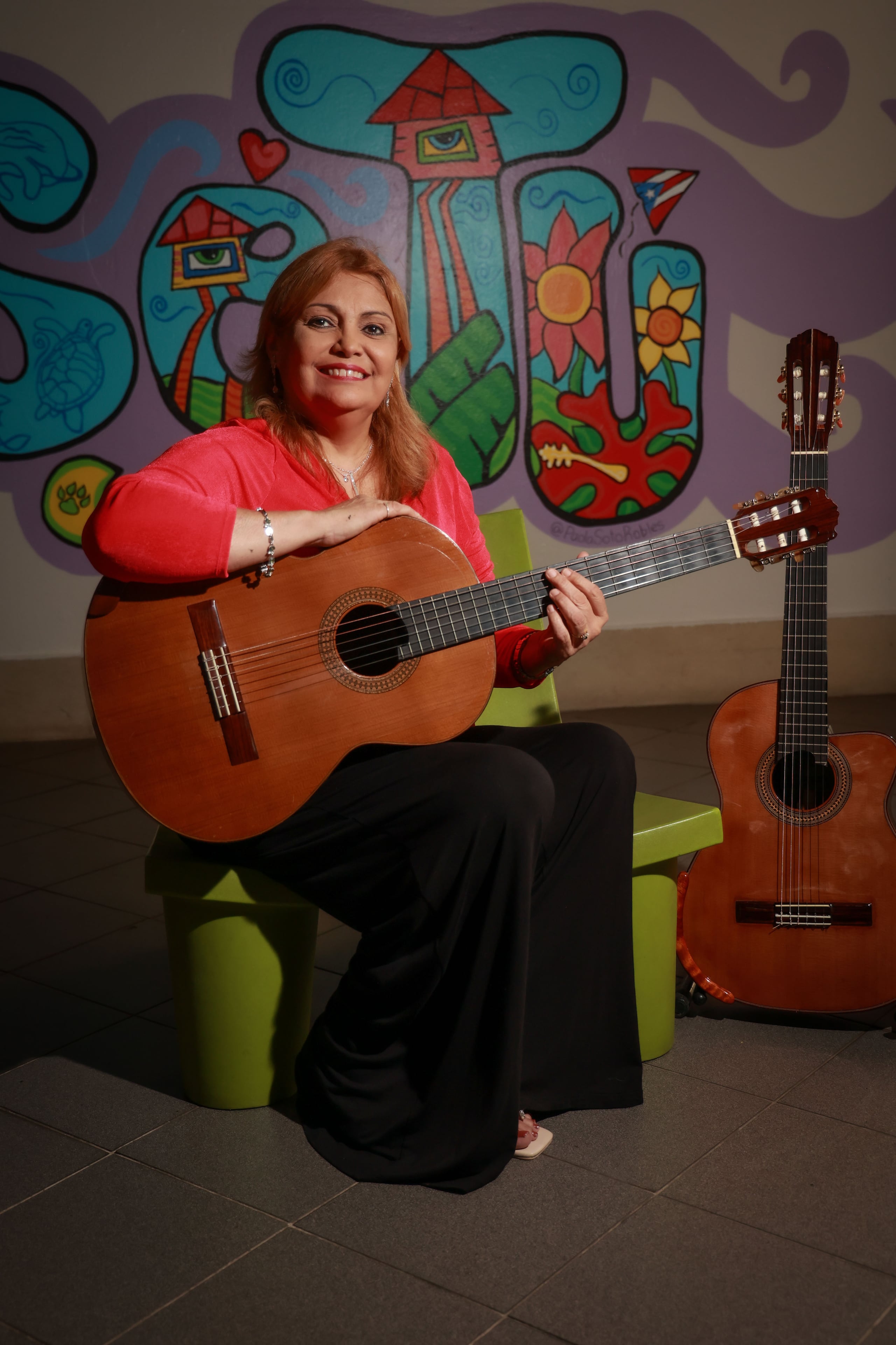 De momento no contempla el retiro como directora de la tuna ni como profesora de música.