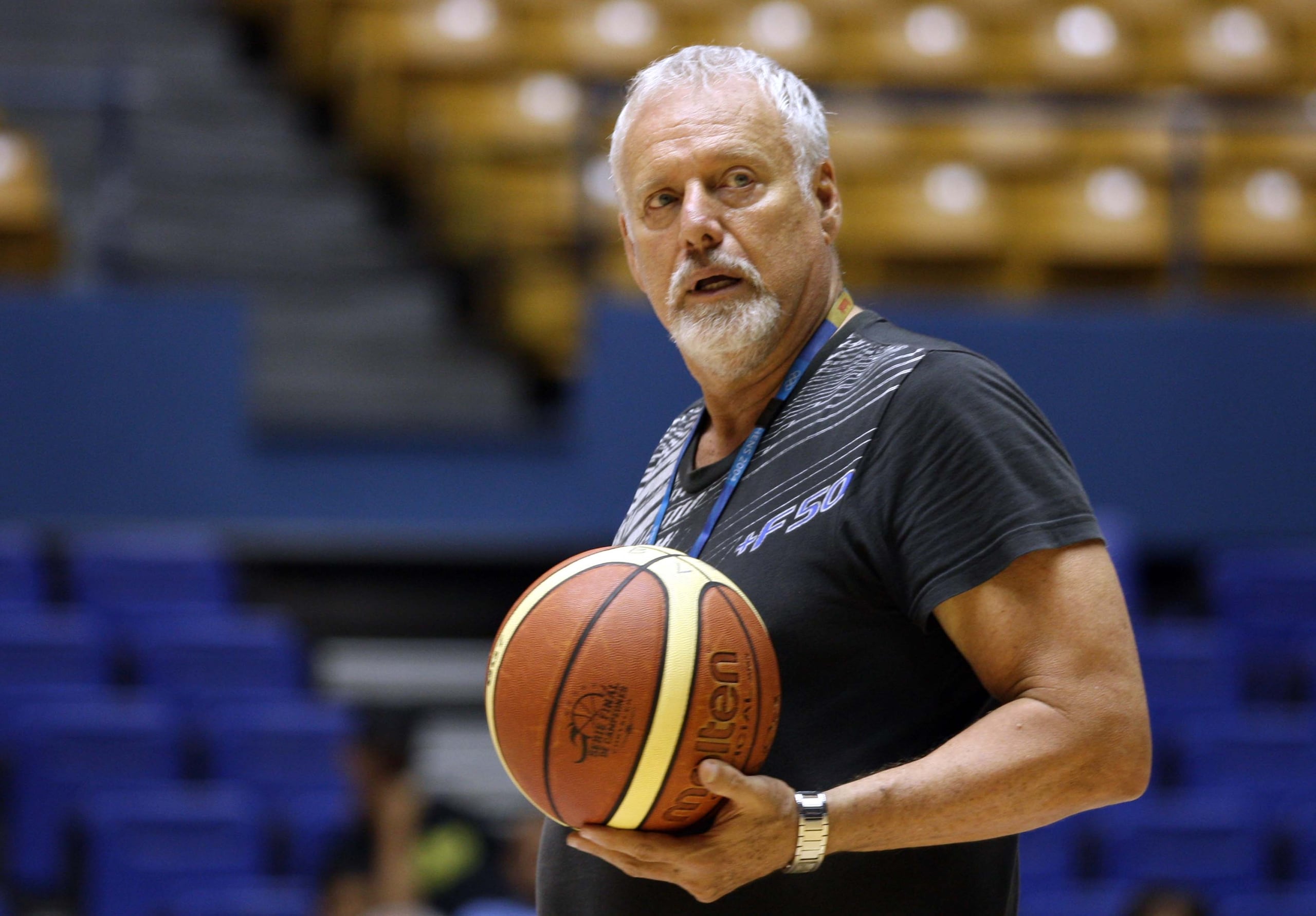 Julio Toro está próximo a cumplir 83 años en noviembre de este año.