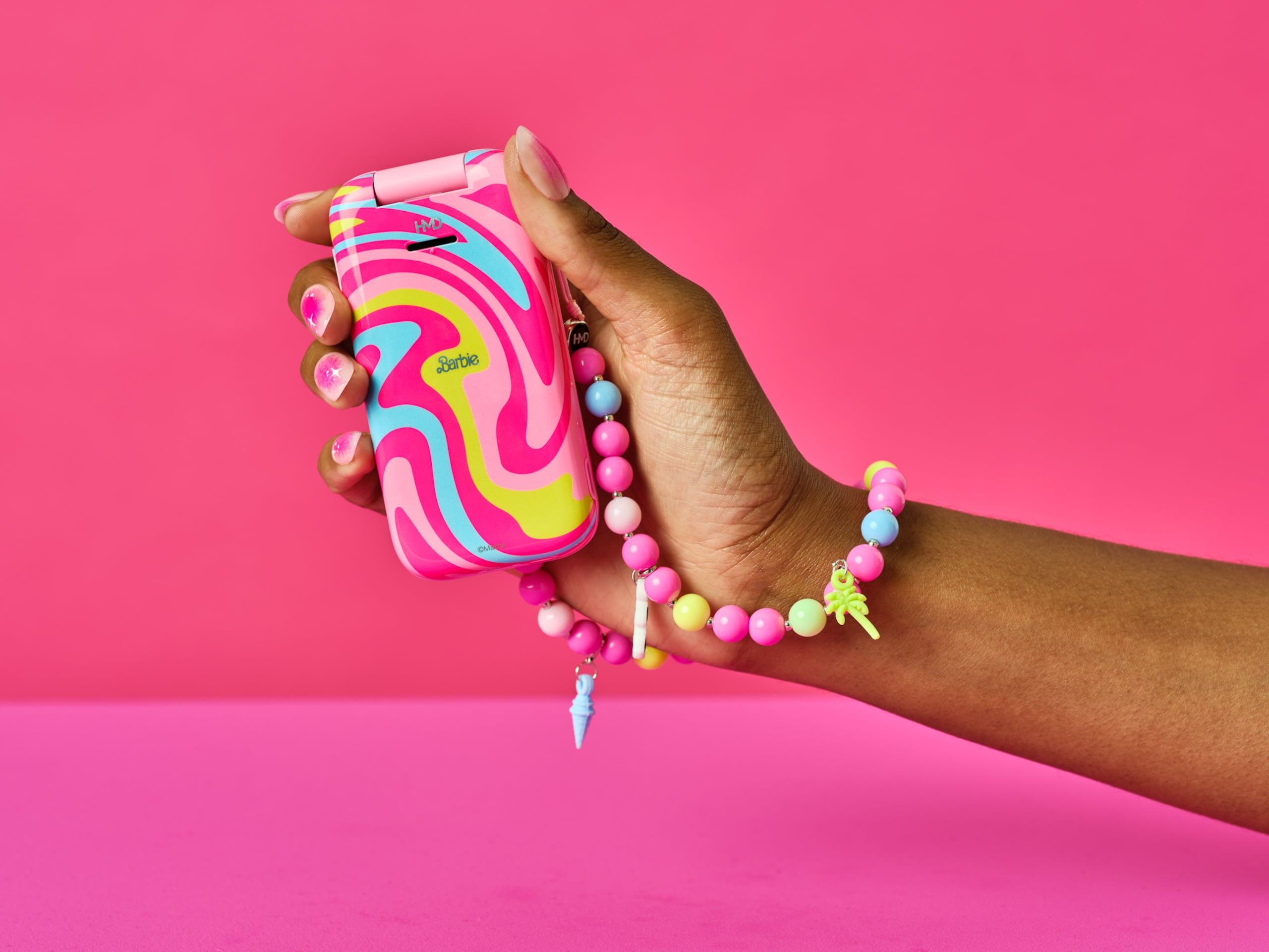 El nuevo teléfono móvil de Barbie salió a la venta este miércoles centrado en la desconexión digital y la personalización. EFE/Mattel SOLO USO EDITORIAL/SOLO DISPONIBLE PARA ILUSTRAR LA NOTICIA QUE ACOMPAÑA (CRÉDITO OBLIGATORIO)