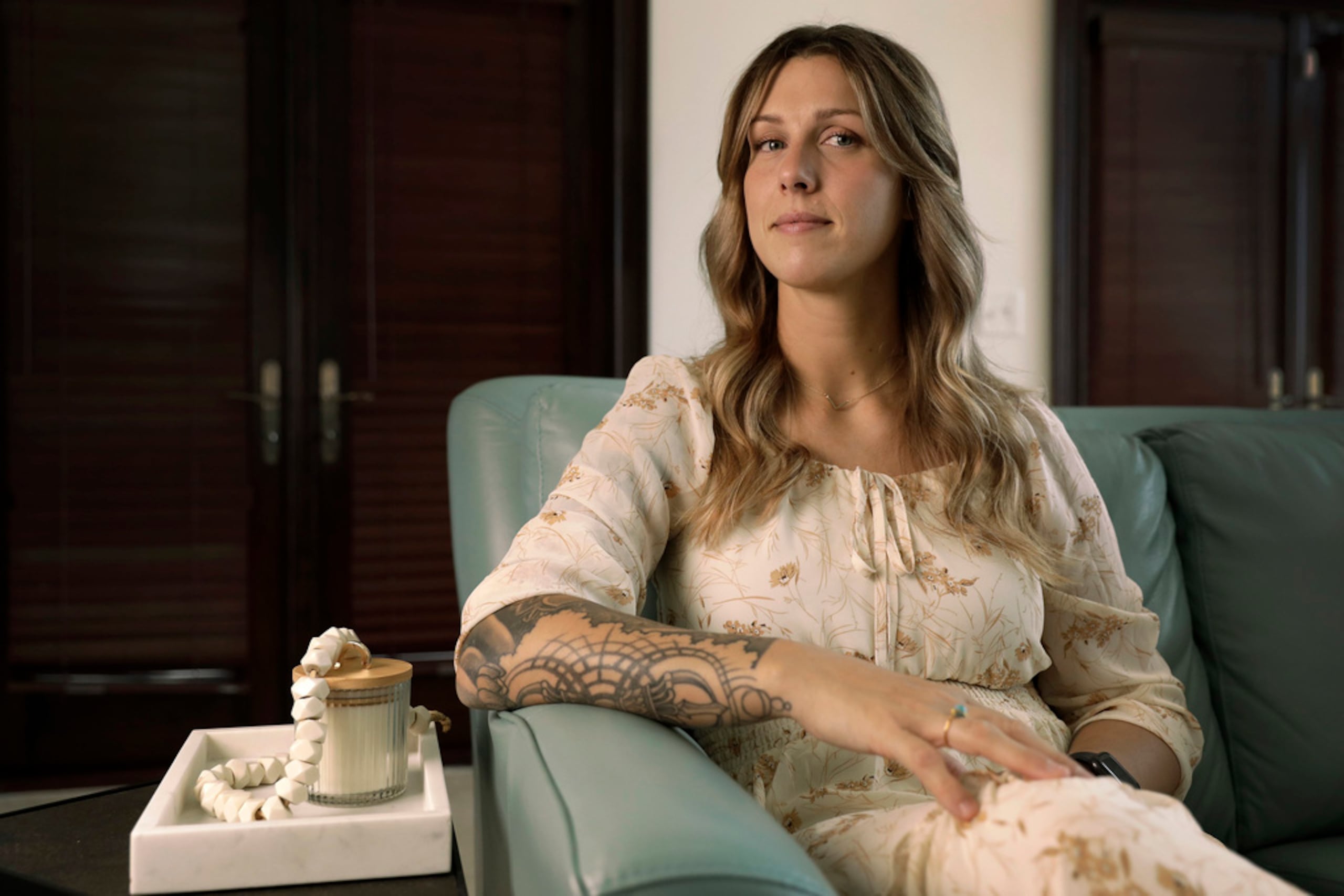 Shanna Gardner, exesposa de Jared Bridegan, es fotografiada en la casa de un amigo el 29 de junio de 2022 en Jacksonville, Florida.