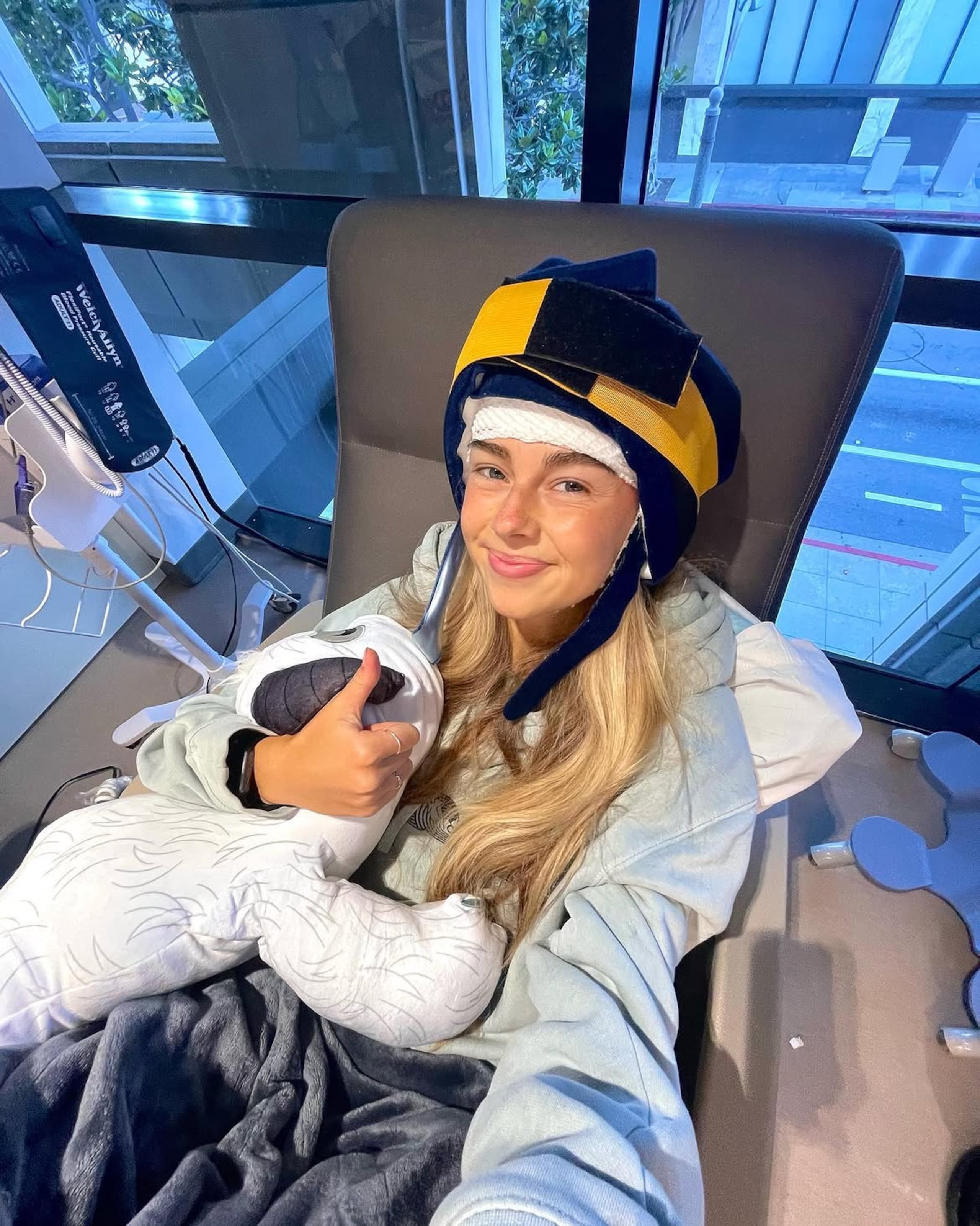 Towle fue diagnosticada a los 23 años con colangiocarcinoma, un tipo poco común de cáncer que afecta los conductos biliares y que suele presentarse con mayor frecuencia en personas de edad avanzada.